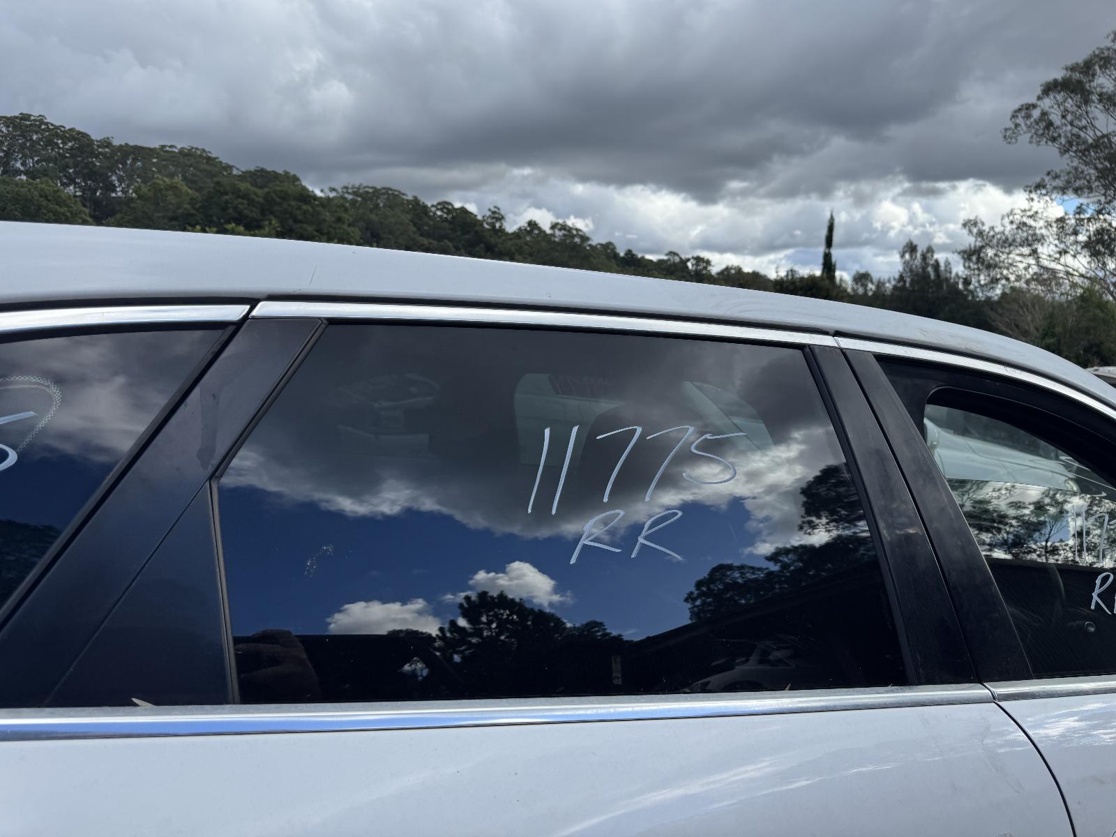 View JAGUAR F PACE 2016 5 Door Station Wagon Breaking