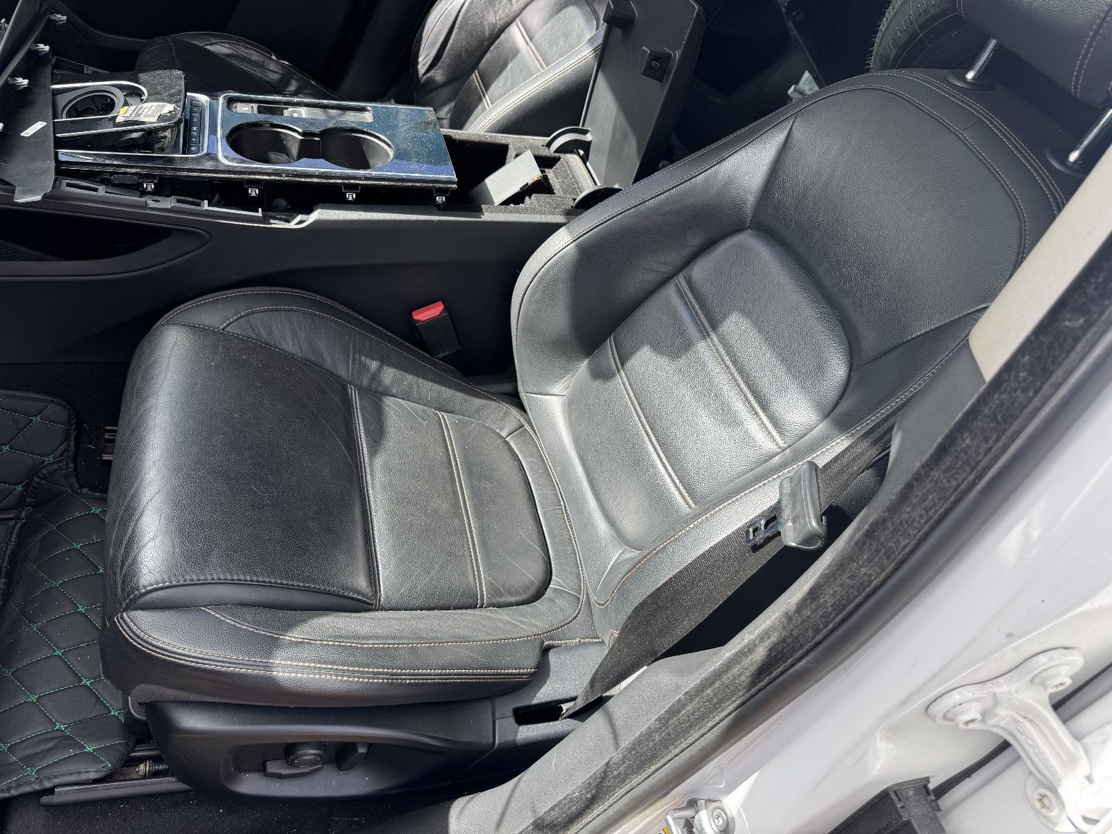 View JAGUAR F PACE 2016 5 Door Station Wagon Breaking