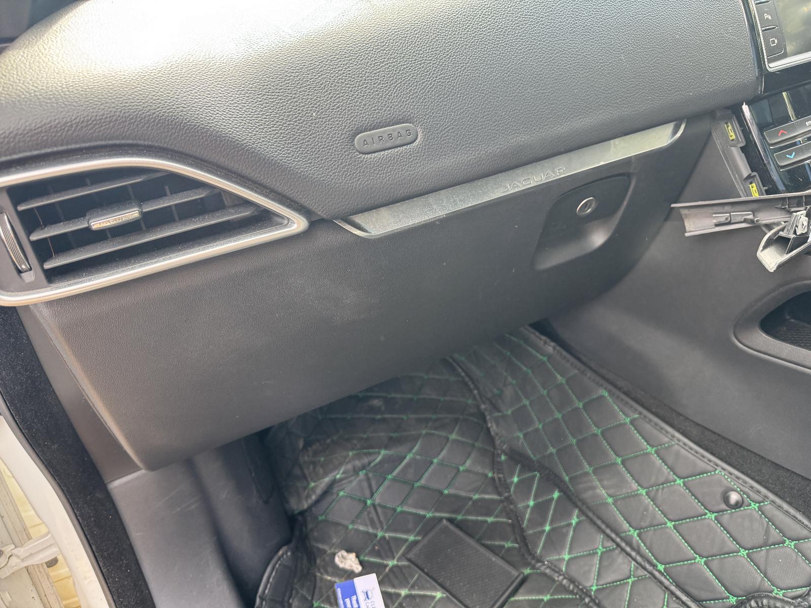 View JAGUAR F PACE 2016 5 Door Station Wagon Breaking