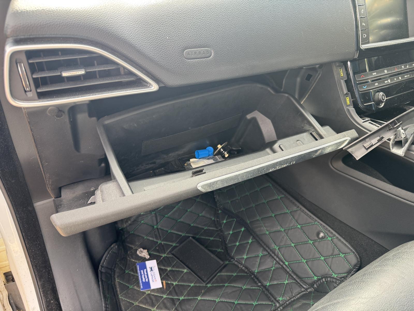 View JAGUAR F PACE 2016 5 Door Station Wagon Breaking