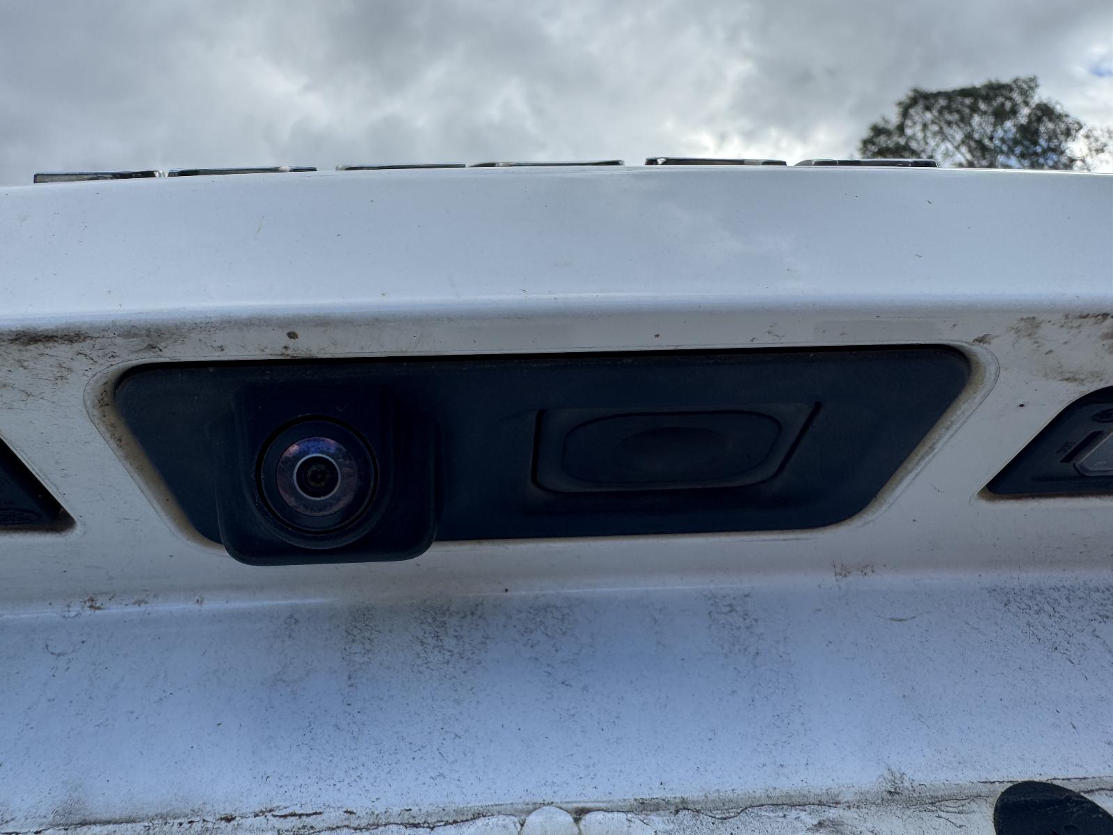 View JAGUAR F PACE 2016 5 Door Station Wagon Breaking