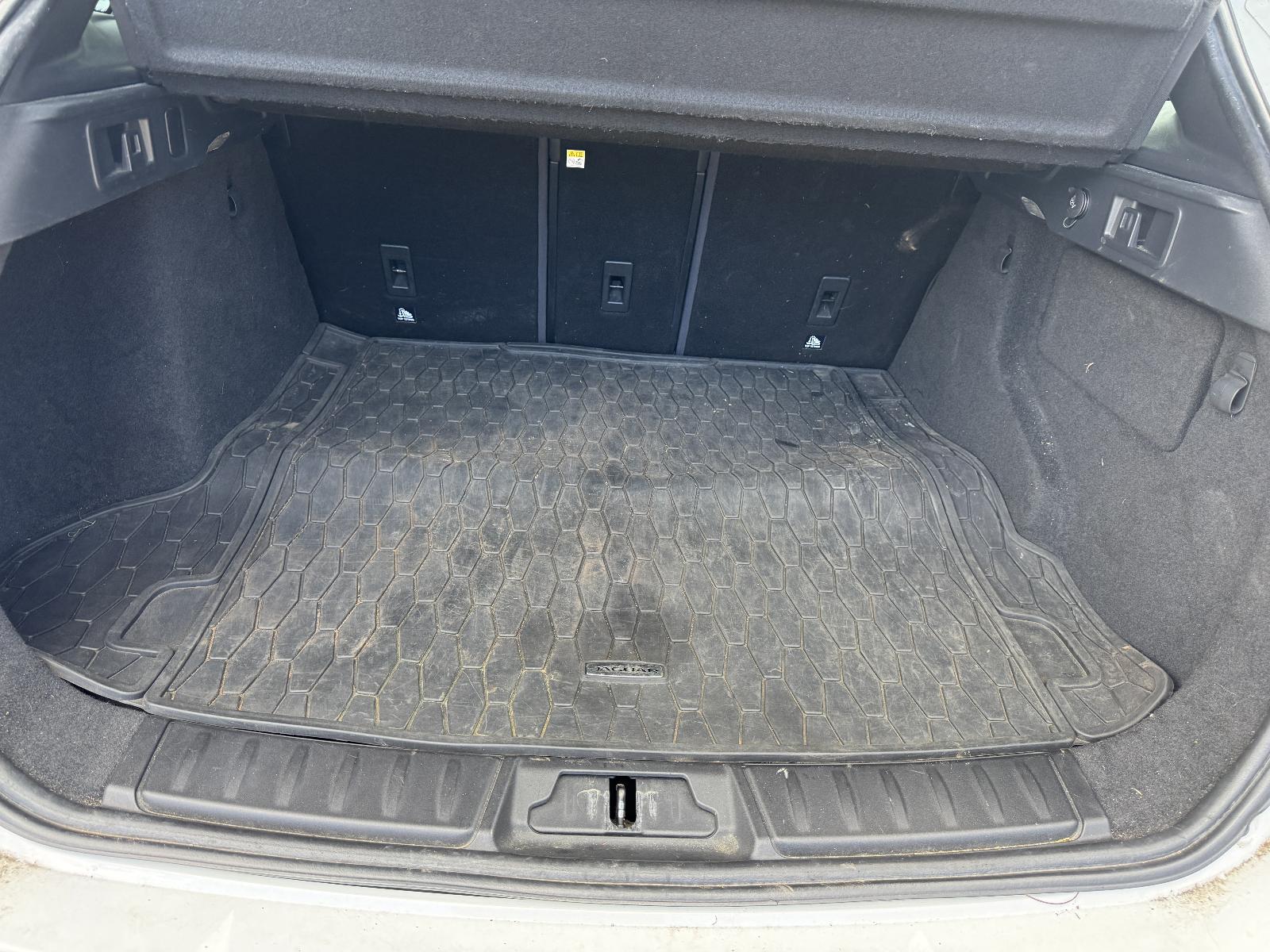 View JAGUAR F PACE 2016 5 Door Station Wagon Breaking