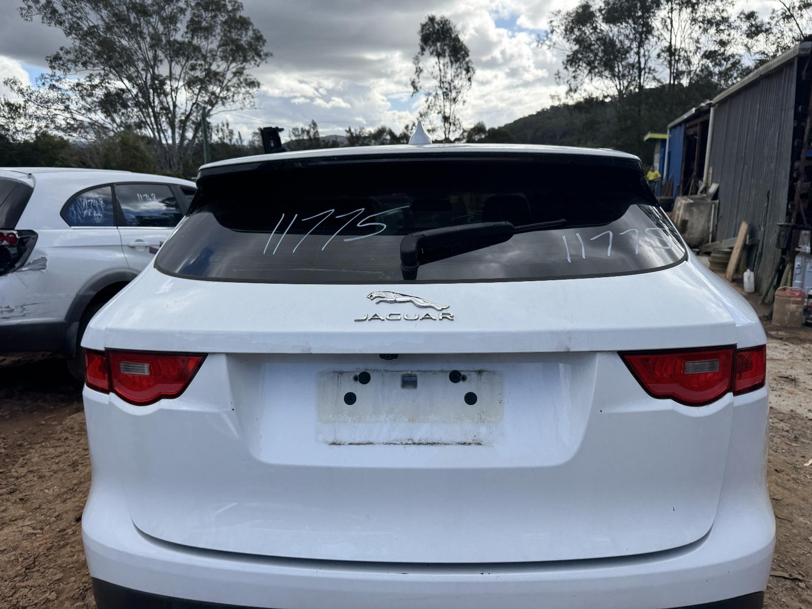 View JAGUAR F PACE 2016 5 Door Station Wagon Breaking