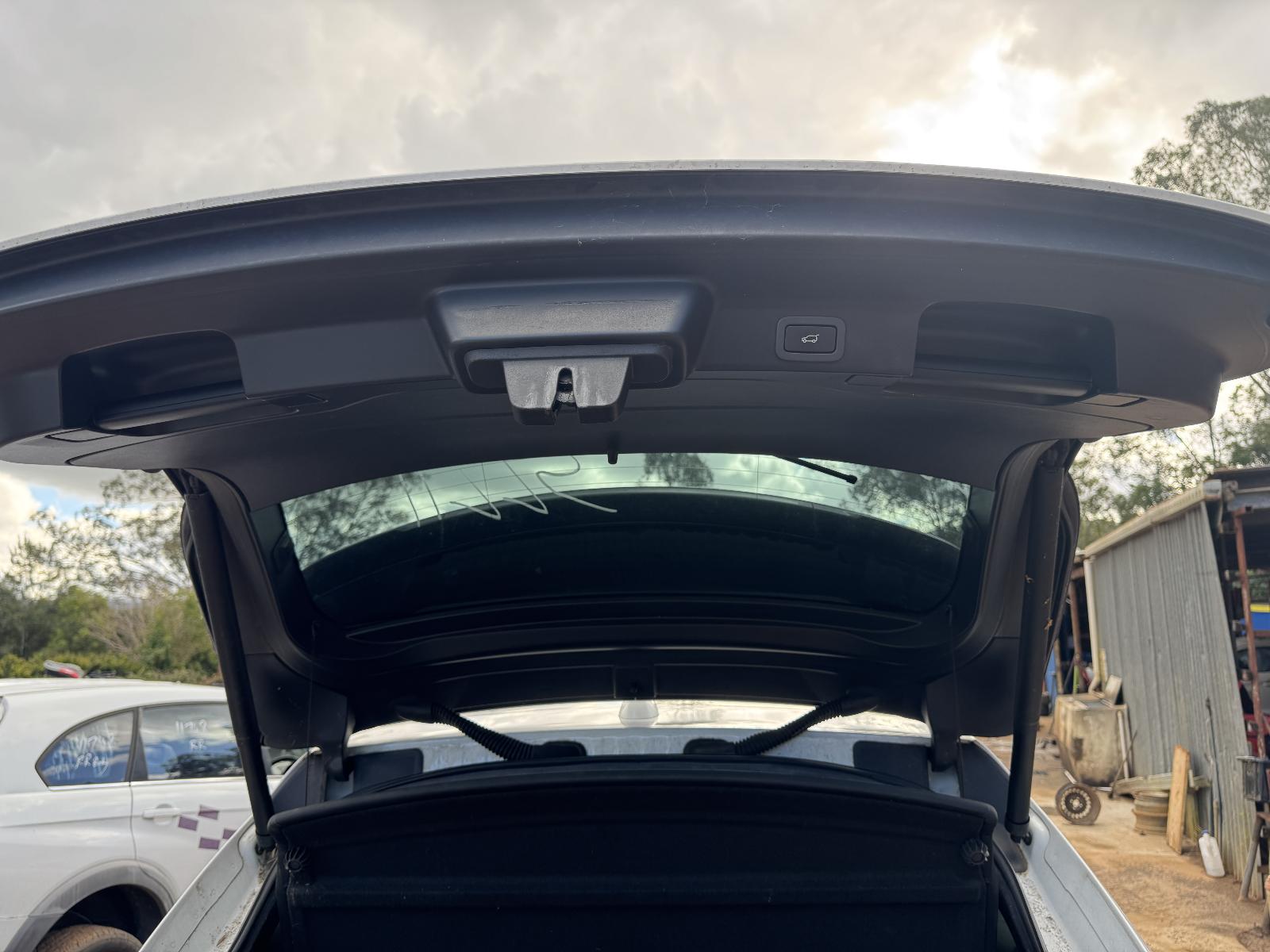 View JAGUAR F PACE 2016 5 Door Station Wagon Breaking