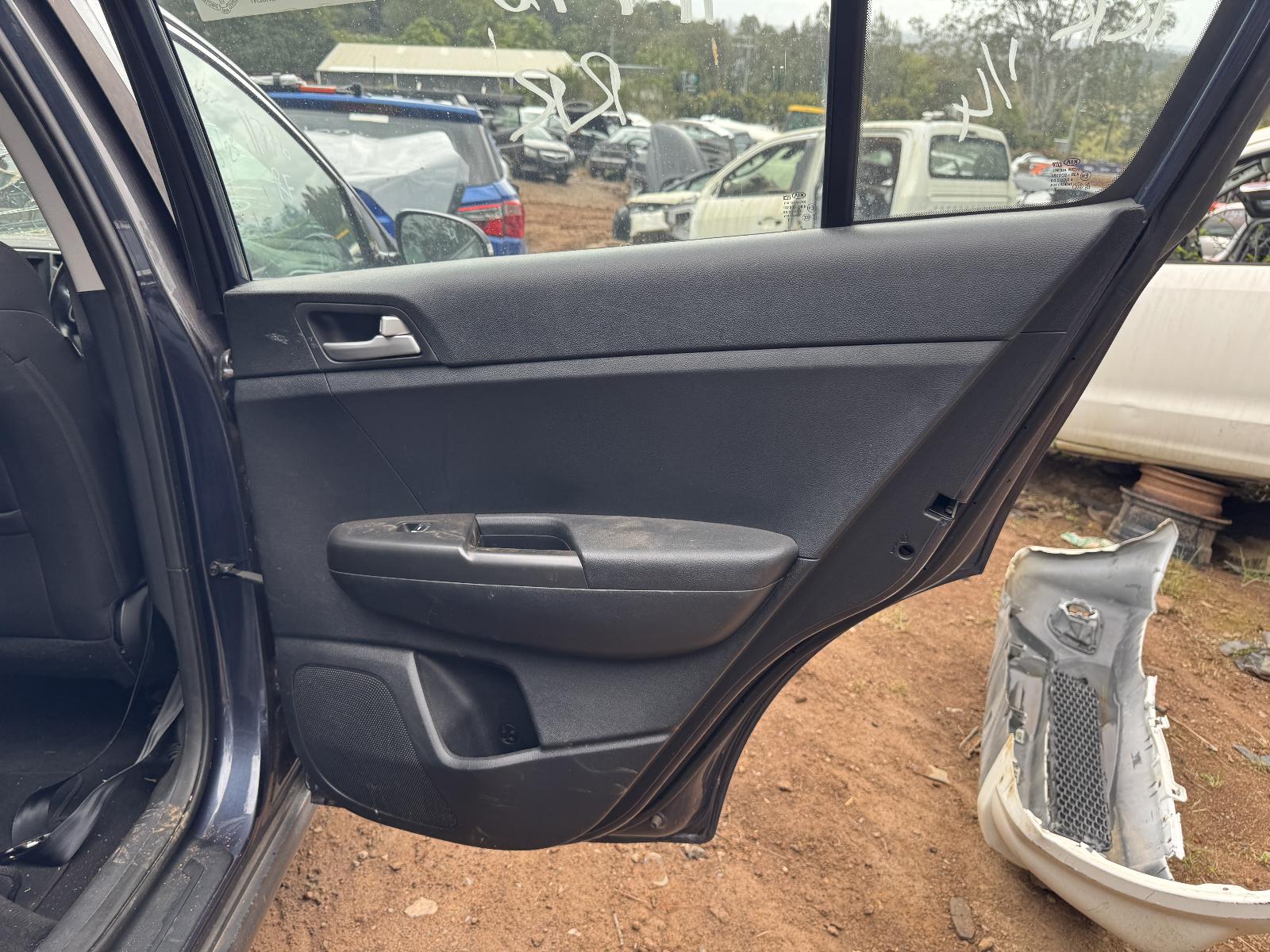 View KIA SPORTAGE 2017 5 Door Station Wagon Breaking