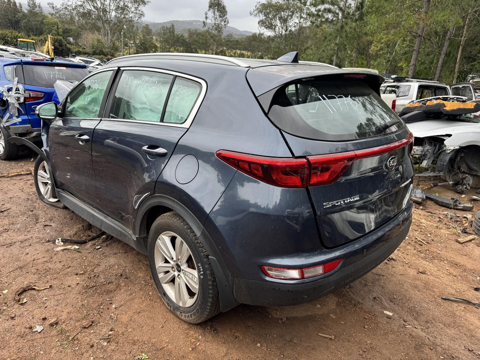 View KIA SPORTAGE 2017 5 Door Station Wagon Breaking