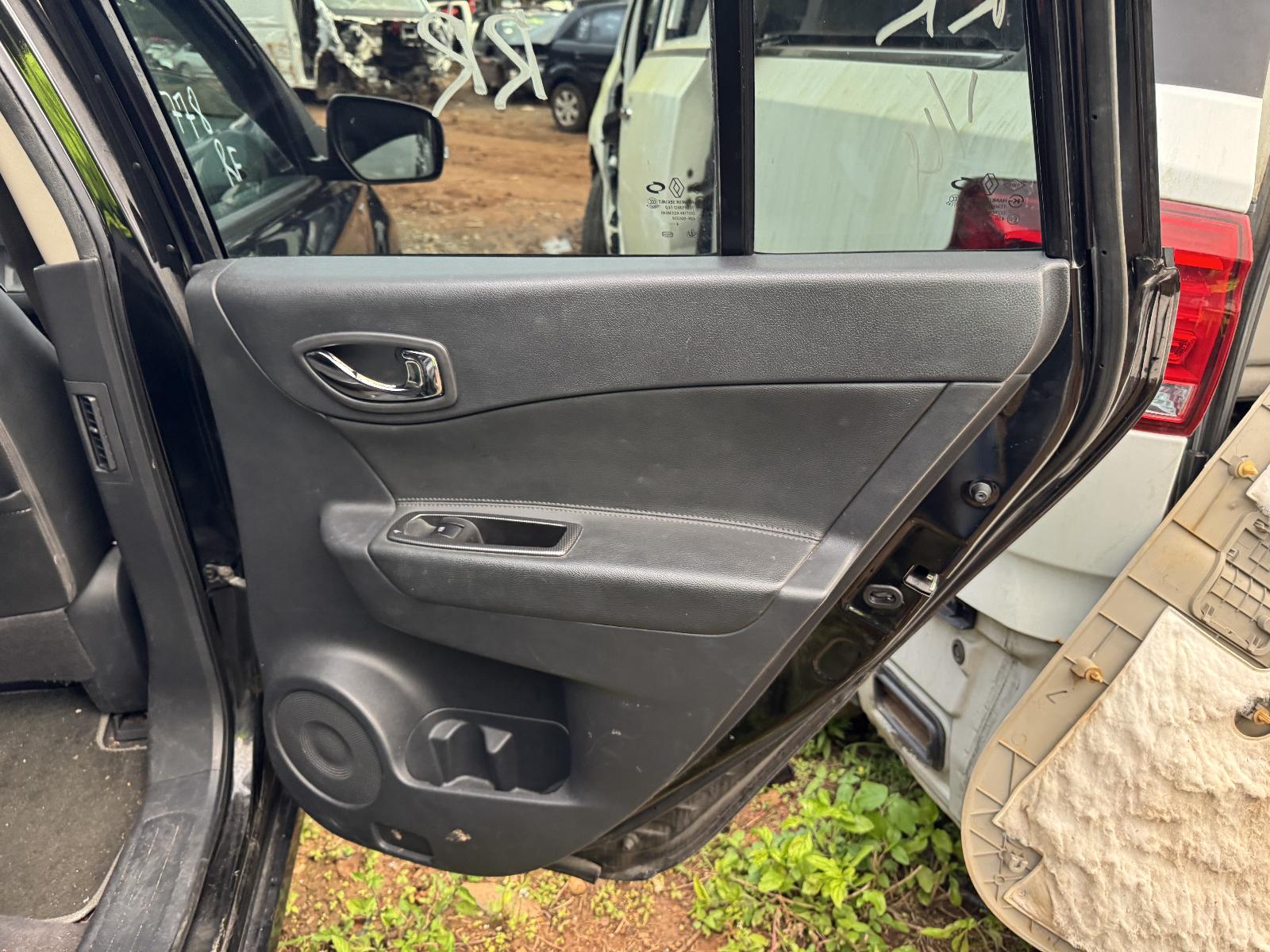 View RENAULT KALEOS 2014 4 Door Station Wagon Breaking