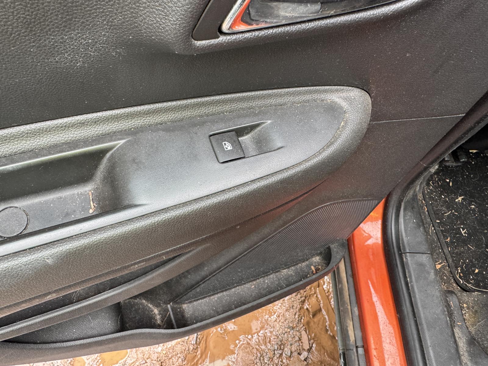 View HOLDEN TRAX 2014 4 Door Station Wagon Breaking