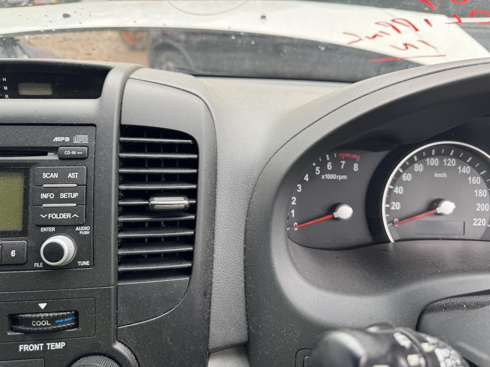 View KIA CARNIVAL/GRAND CARNIVAL 2012 4 Door Station Wagon Breaking