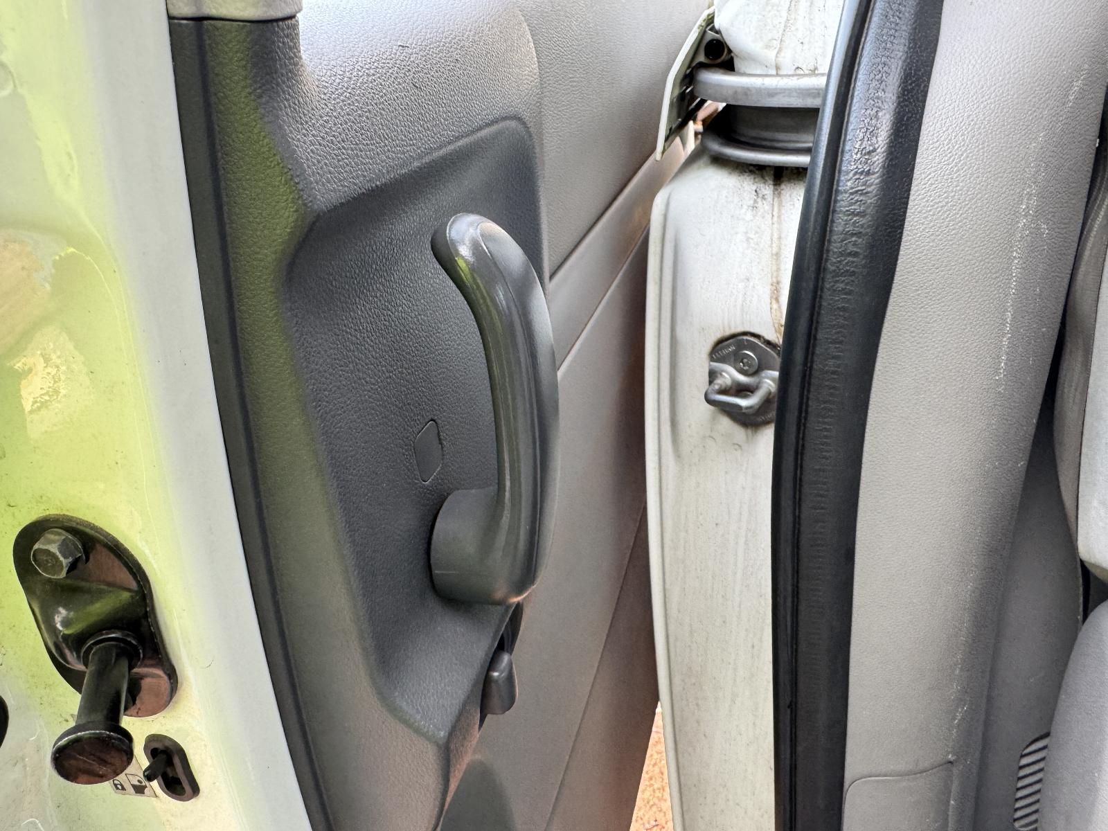 View KIA CARNIVAL/GRAND CARNIVAL 2012 4 Door Station Wagon Breaking