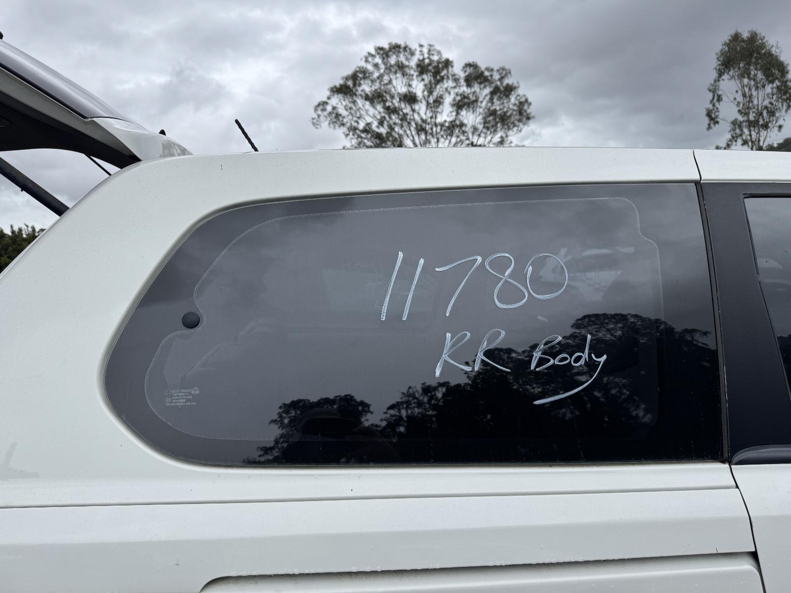 View KIA CARNIVAL/GRAND CARNIVAL 2012 4 Door Station Wagon Breaking