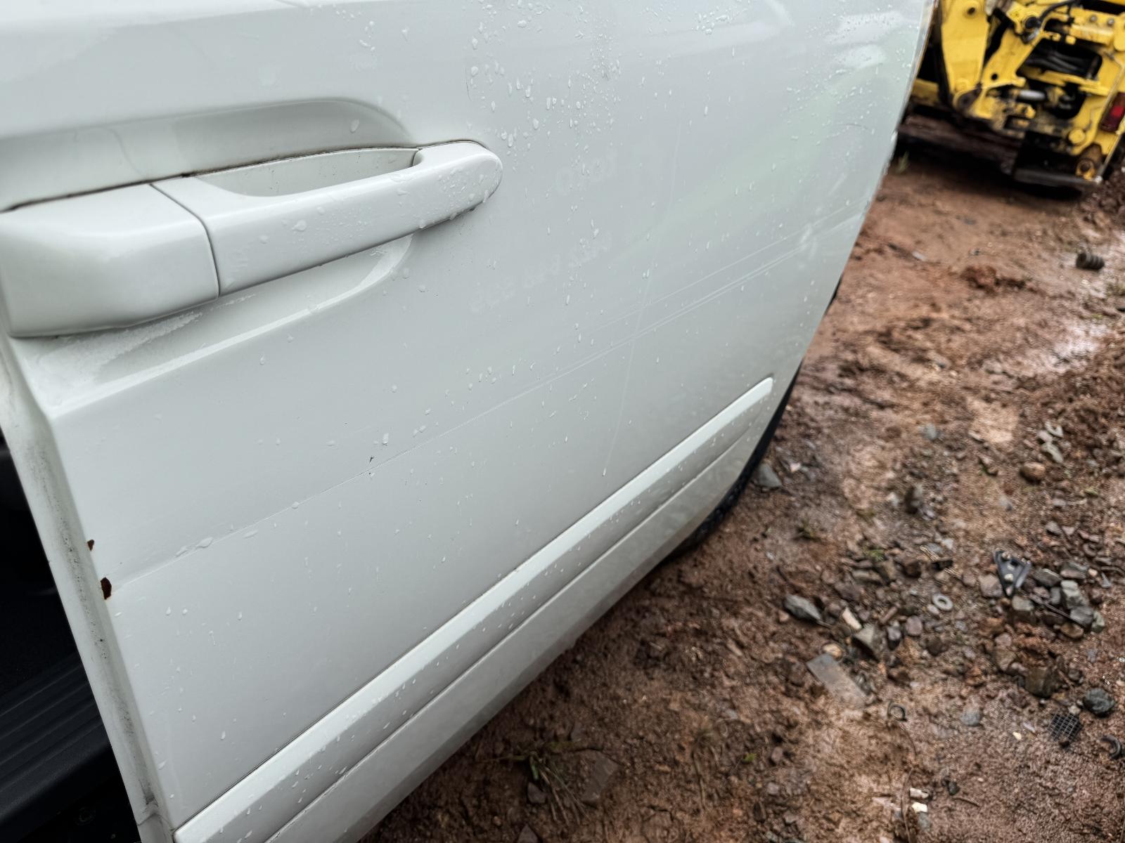 View KIA CARNIVAL/GRAND CARNIVAL 2012 4 Door Station Wagon Breaking