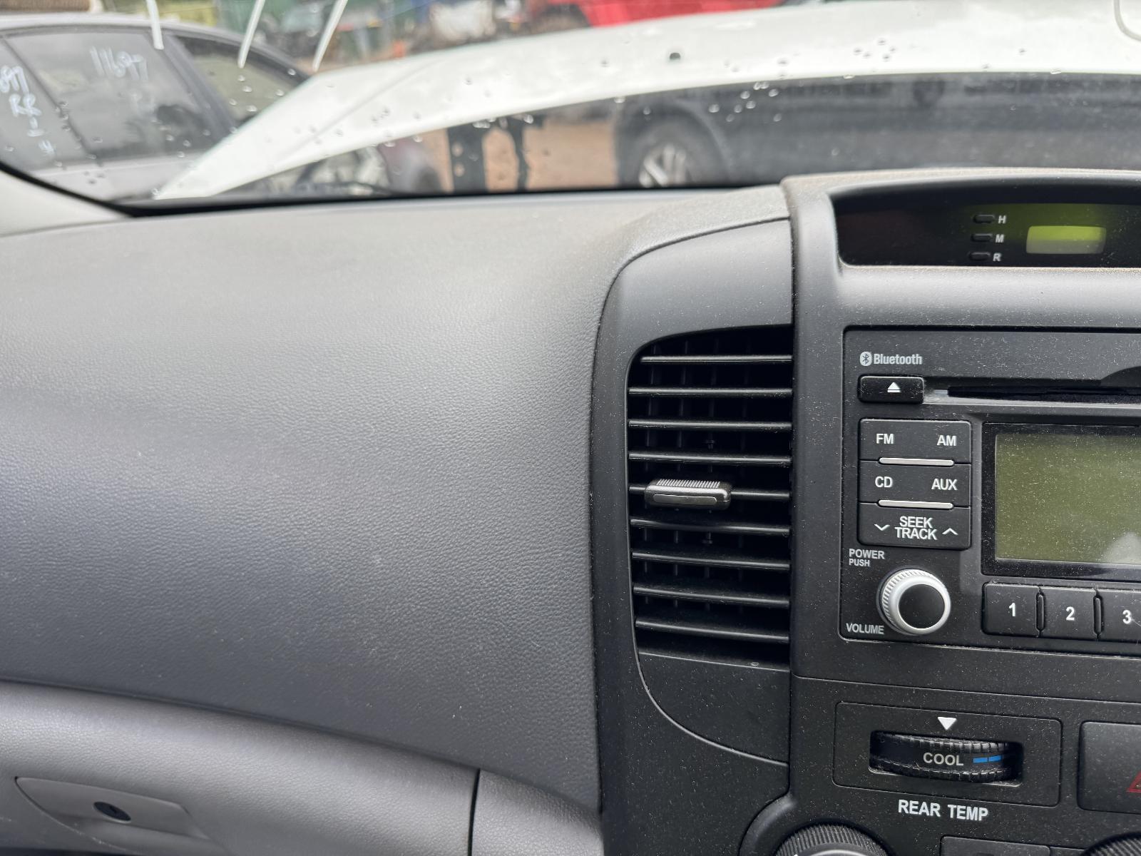View KIA CARNIVAL/GRAND CARNIVAL 2012 4 Door Station Wagon Breaking