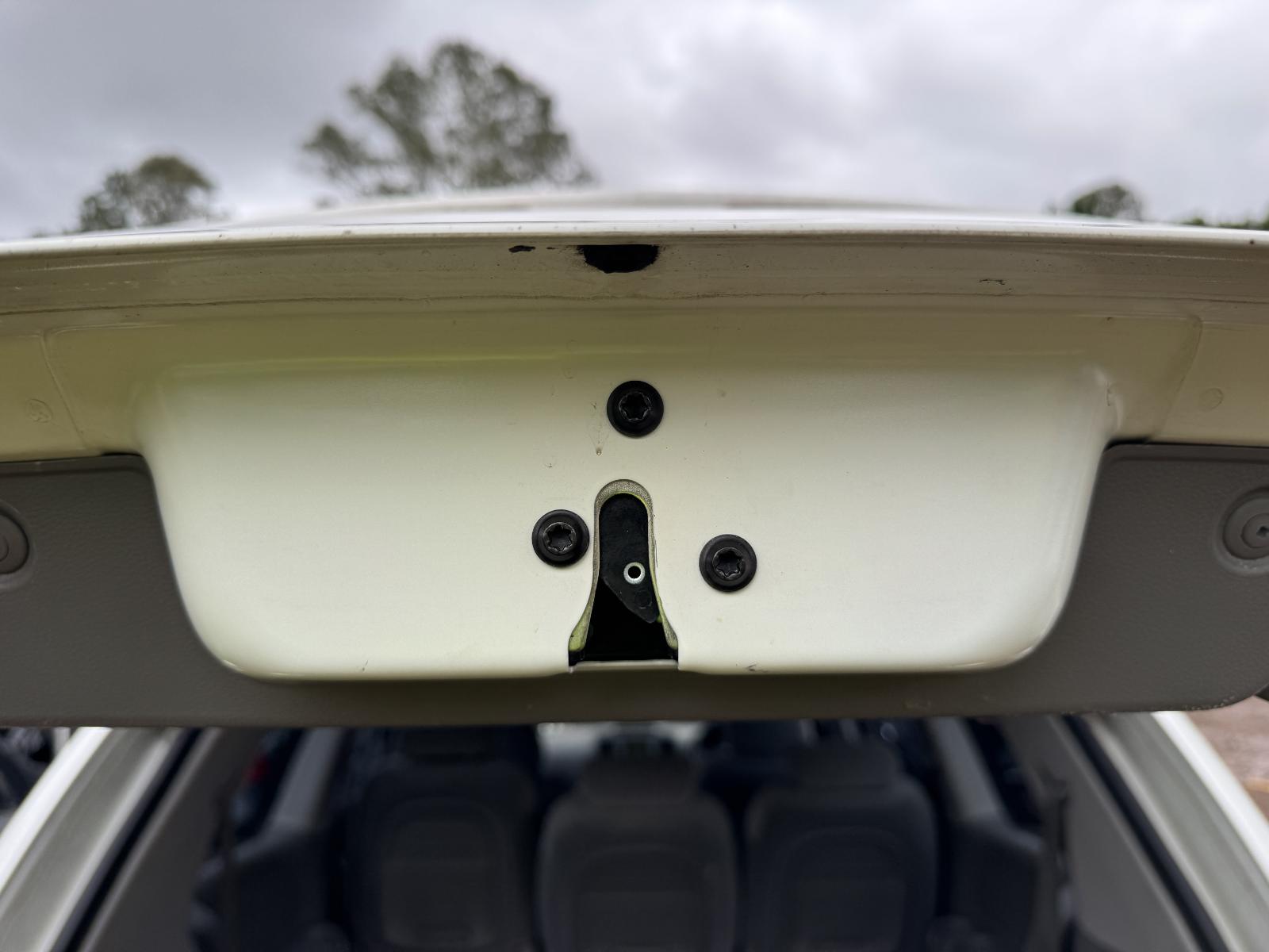 View KIA CARNIVAL/GRAND CARNIVAL 2012 4 Door Station Wagon Breaking