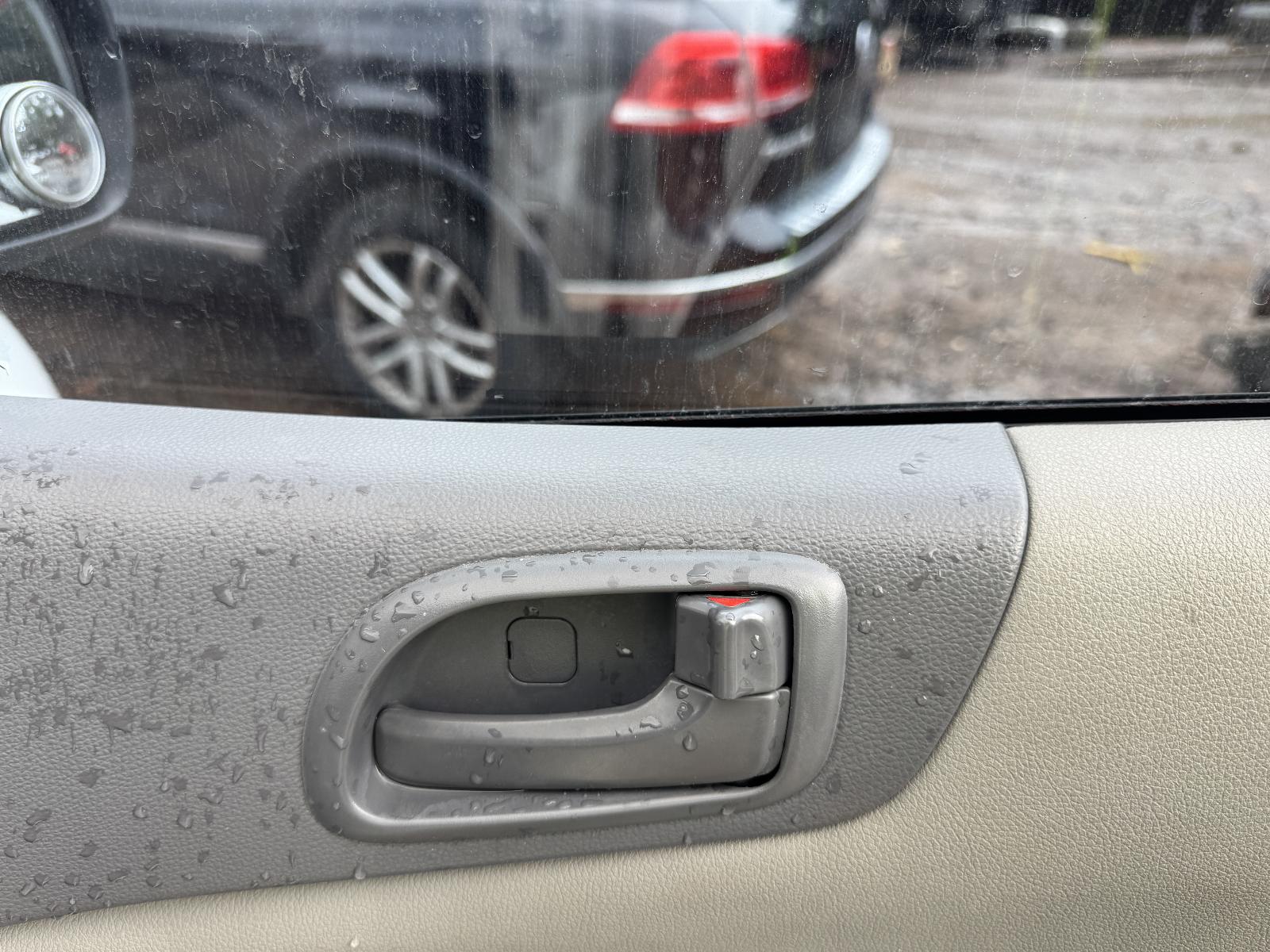 View KIA CARNIVAL/GRAND CARNIVAL 2012 4 Door Station Wagon Breaking