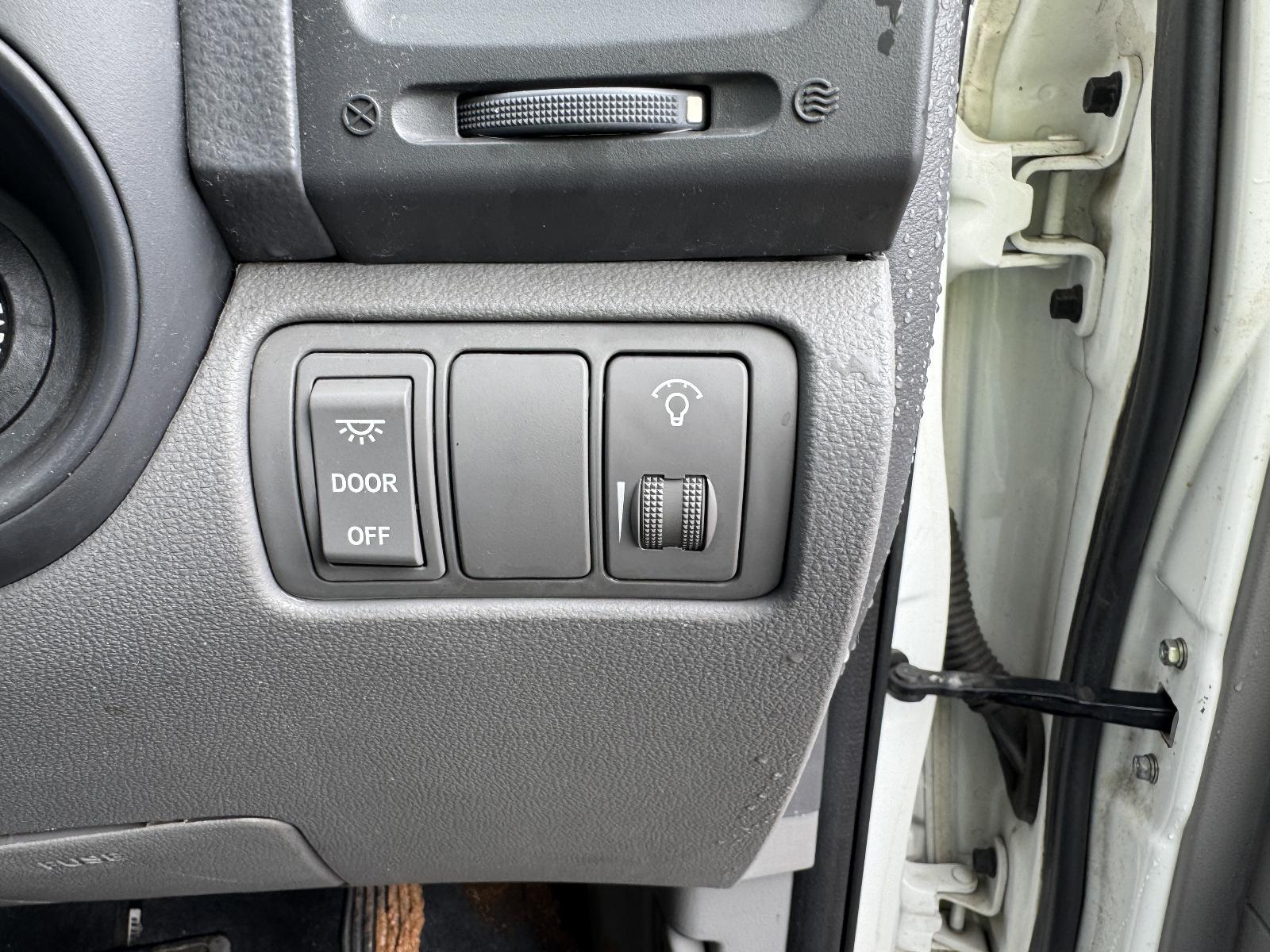 View KIA CARNIVAL/GRAND CARNIVAL 2012 4 Door Station Wagon Breaking