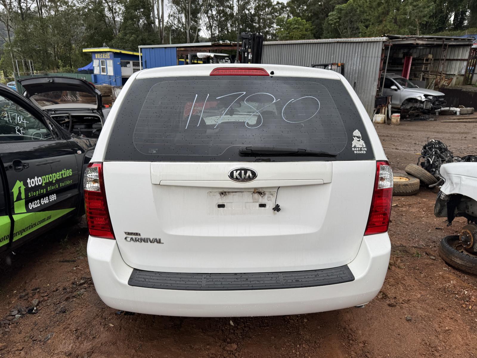 View KIA CARNIVAL/GRAND CARNIVAL 2012 4 Door Station Wagon Breaking