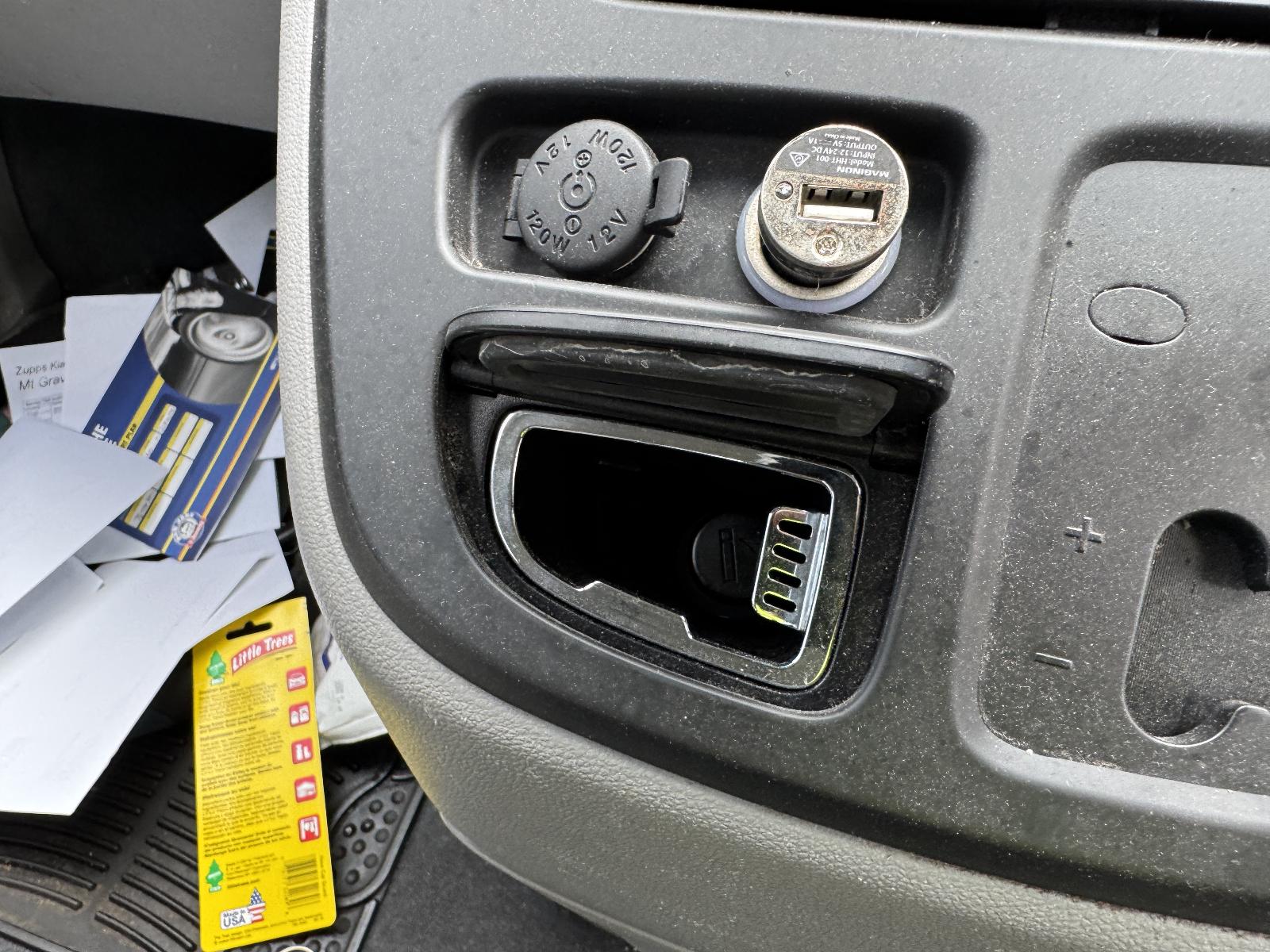 View KIA CARNIVAL/GRAND CARNIVAL 2012 4 Door Station Wagon Breaking