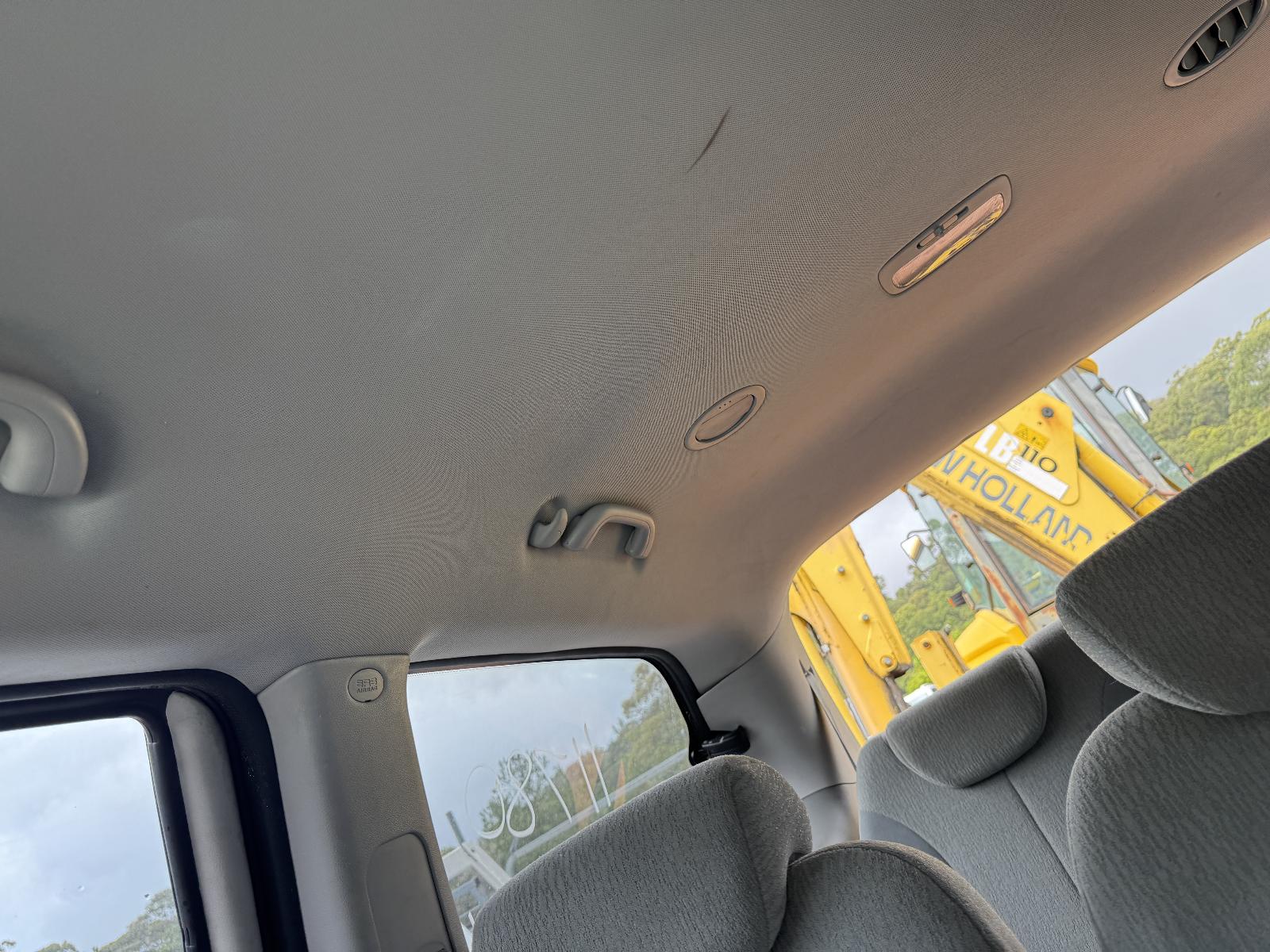 View KIA CARNIVAL/GRAND CARNIVAL 2012 4 Door Station Wagon Breaking