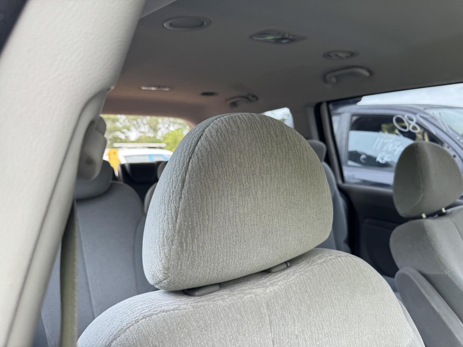 View KIA CARNIVAL/GRAND CARNIVAL 2012 4 Door Station Wagon Breaking