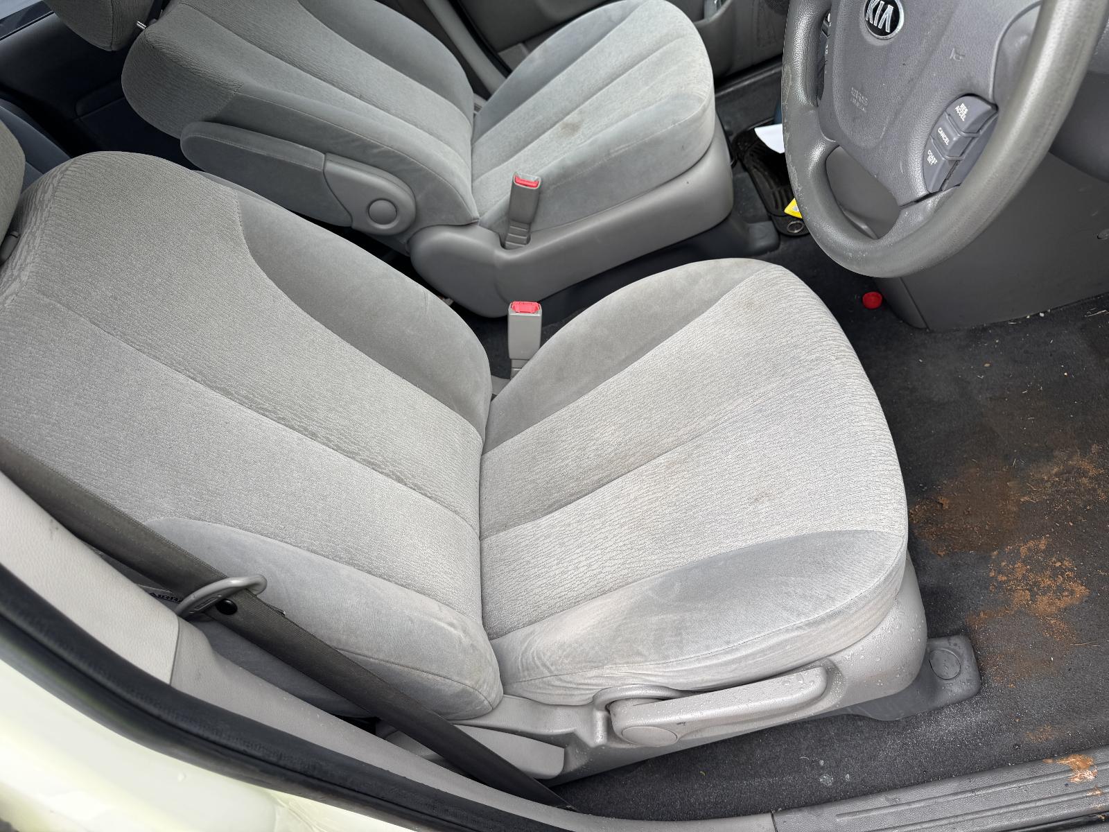 View KIA CARNIVAL/GRAND CARNIVAL 2012 4 Door Station Wagon Breaking
