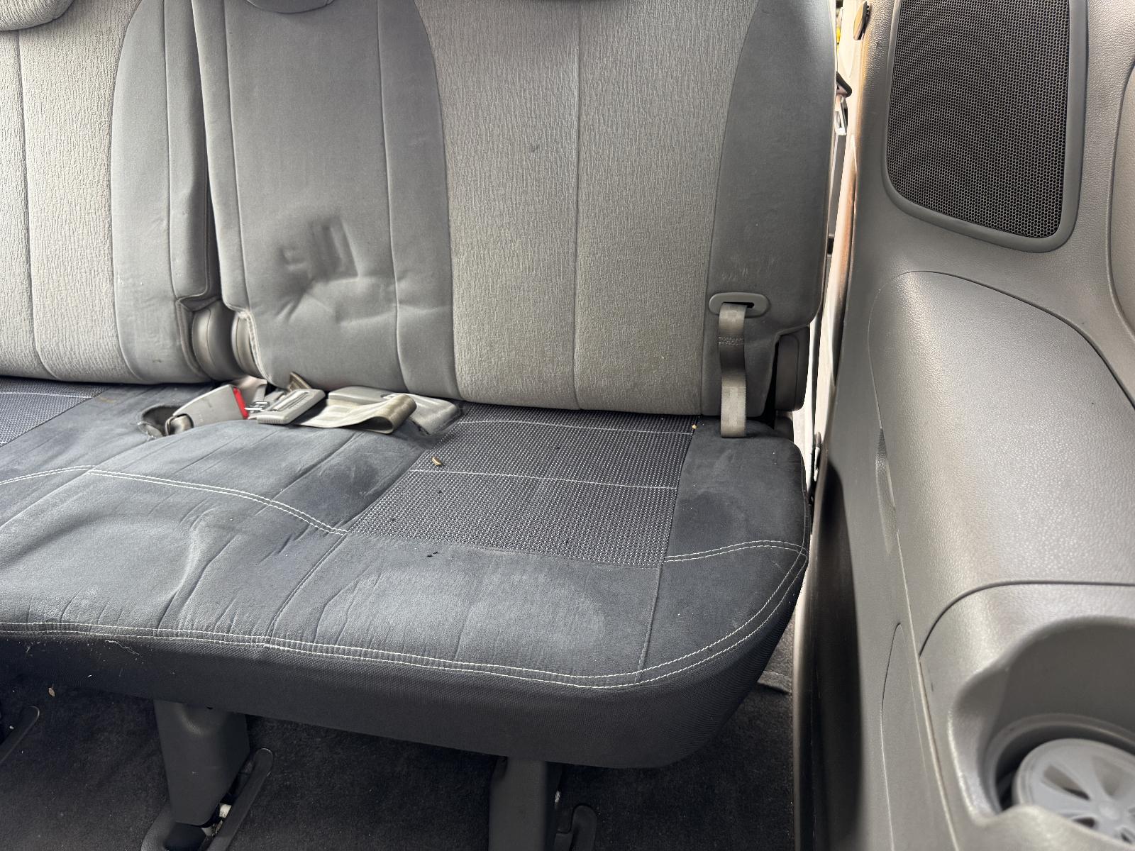 View KIA CARNIVAL/GRAND CARNIVAL 2012 4 Door Station Wagon Breaking