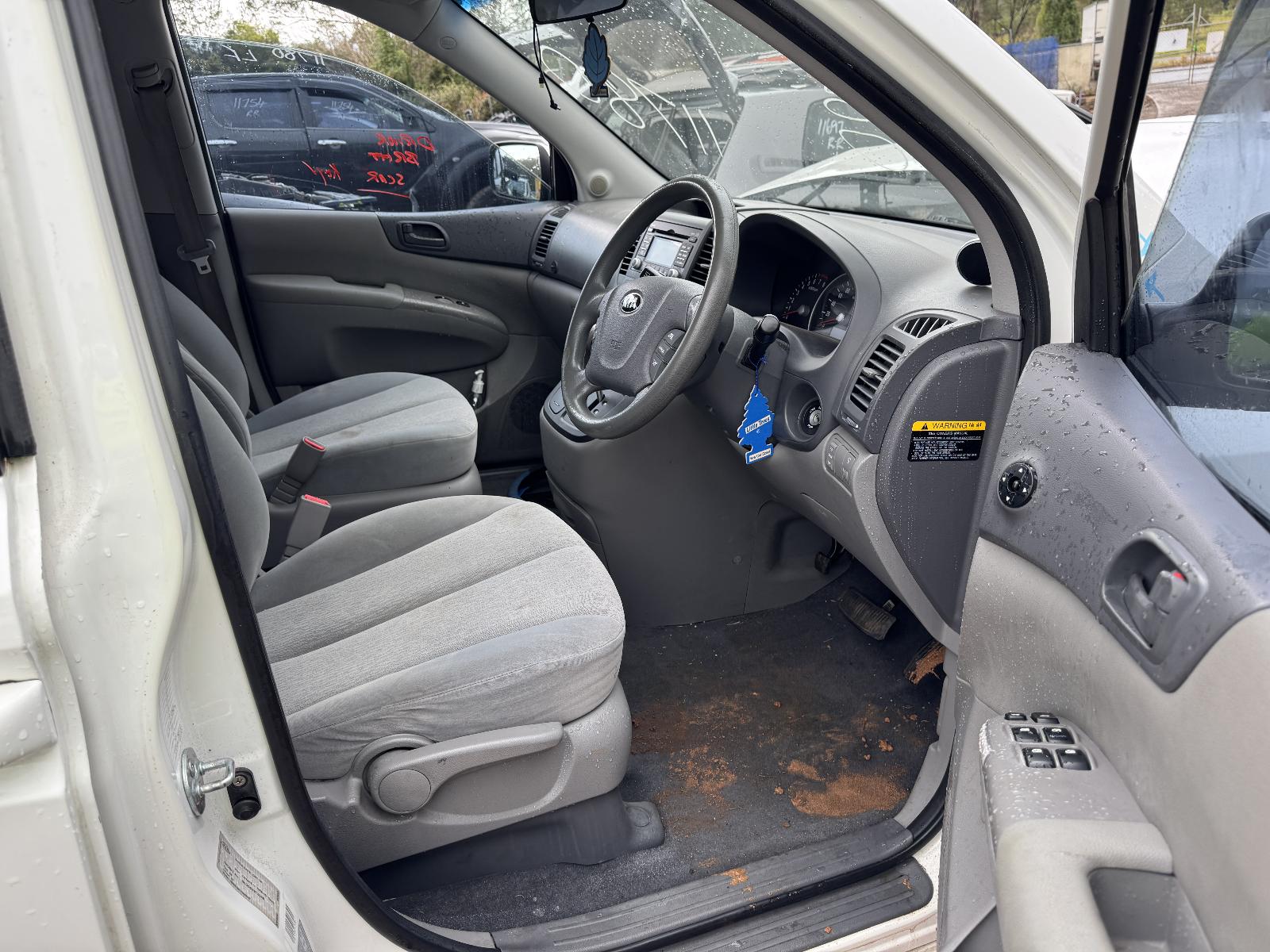 View KIA CARNIVAL/GRAND CARNIVAL 2012 4 Door Station Wagon Breaking