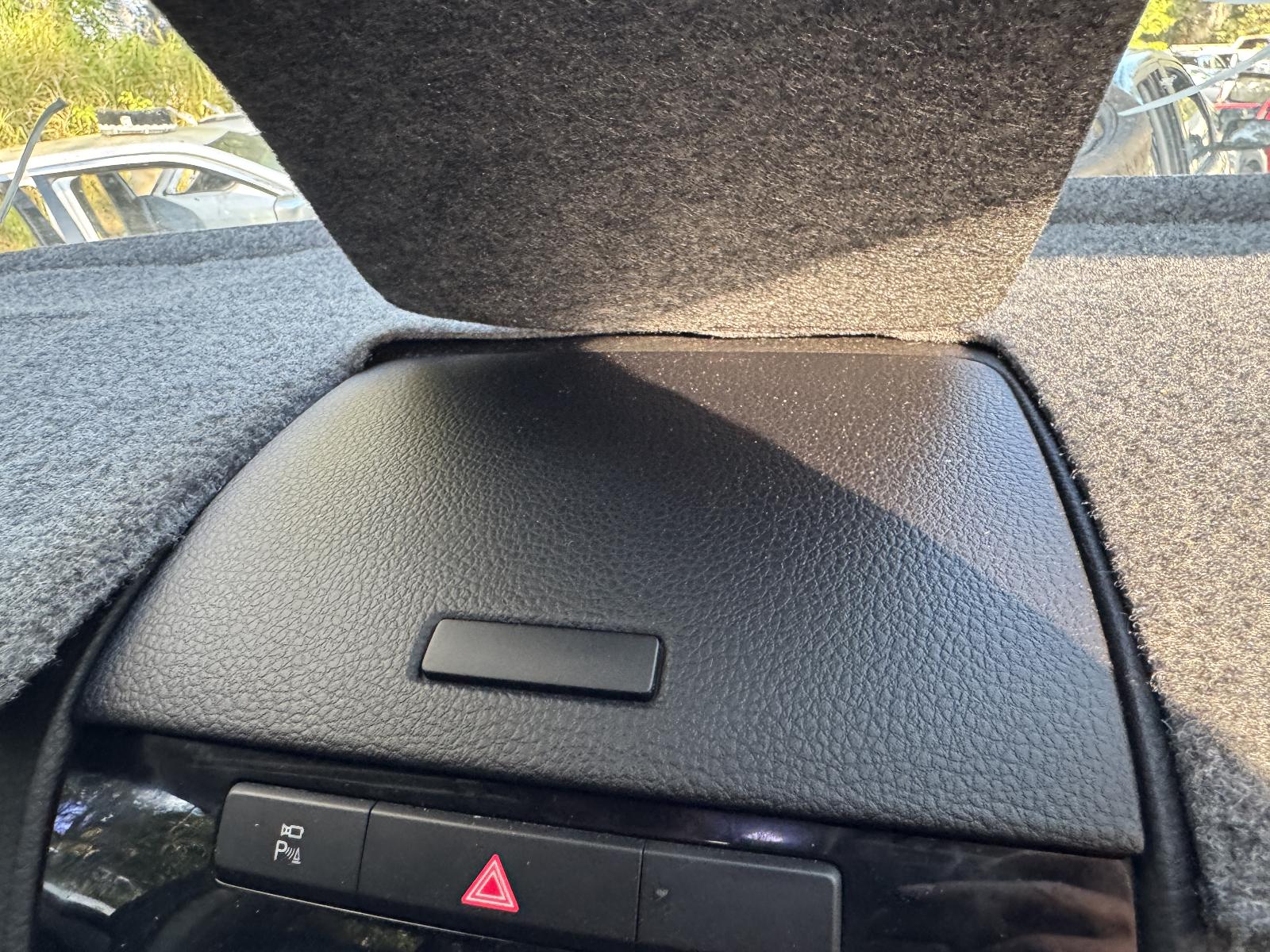 View VOLKSWAGEN TOUAREG 2012 5 Door Station Wagon Breaking