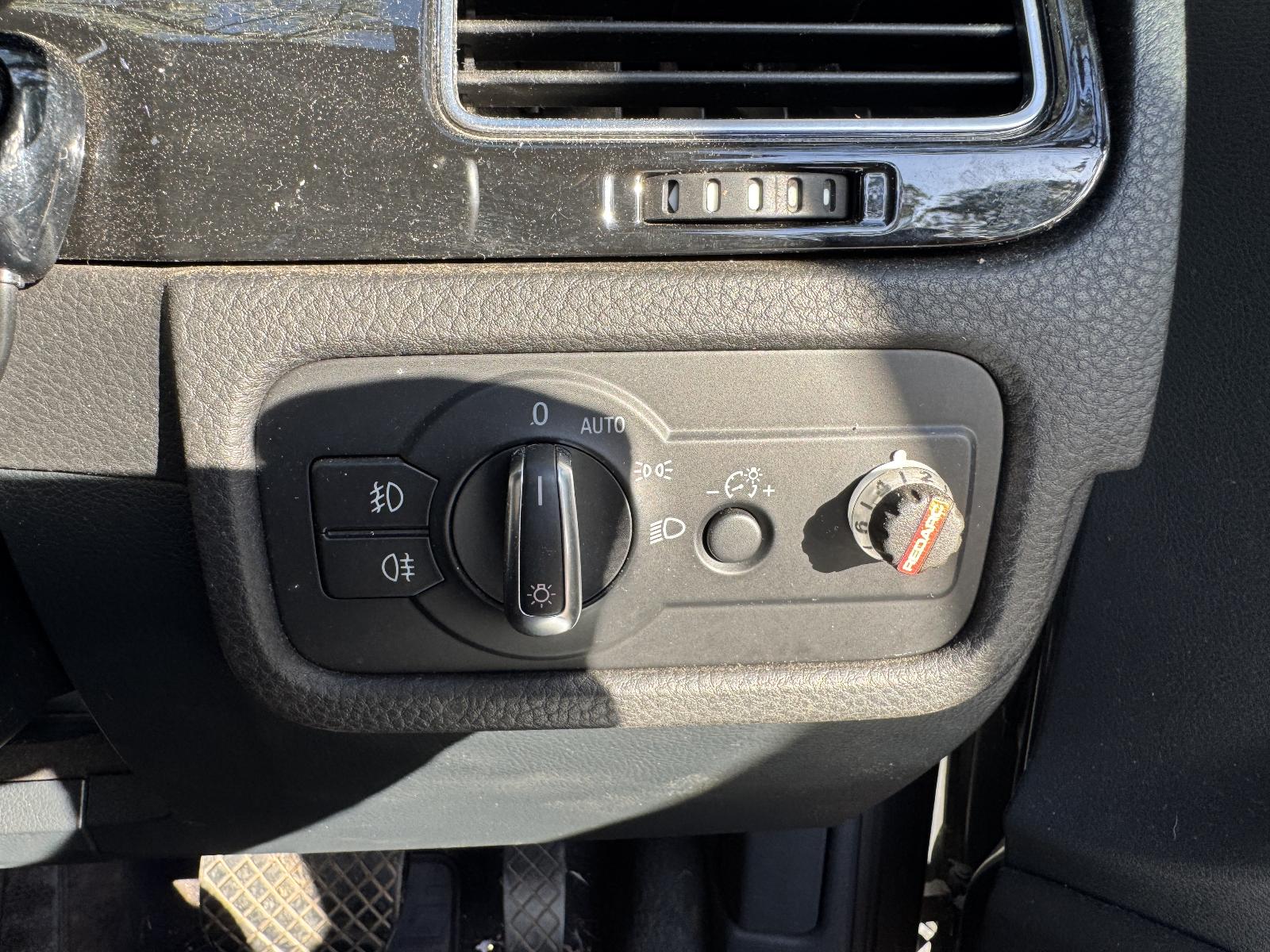 View VOLKSWAGEN TOUAREG 2012 5 Door Station Wagon Breaking