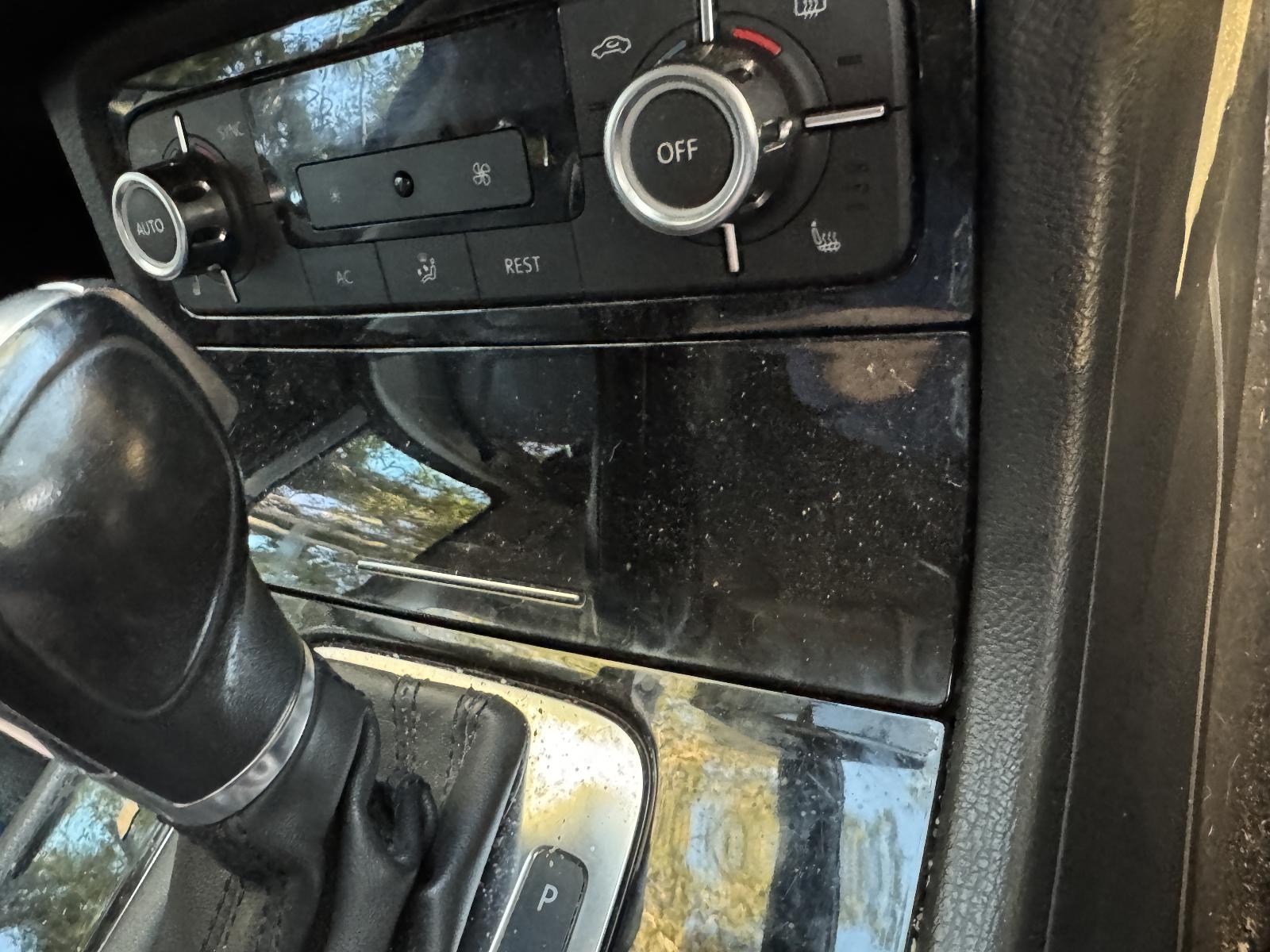 View VOLKSWAGEN TOUAREG 2012 5 Door Station Wagon Breaking