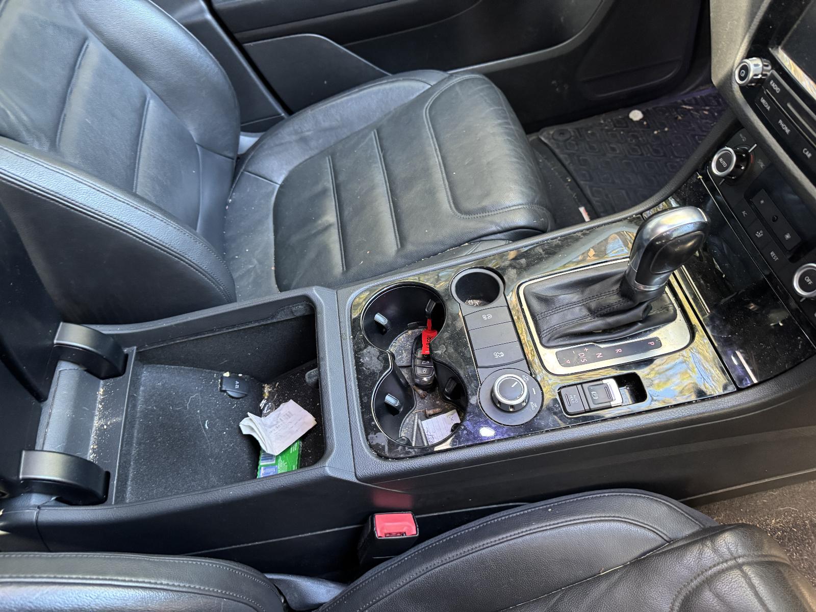 View VOLKSWAGEN TOUAREG 2012 5 Door Station Wagon Breaking