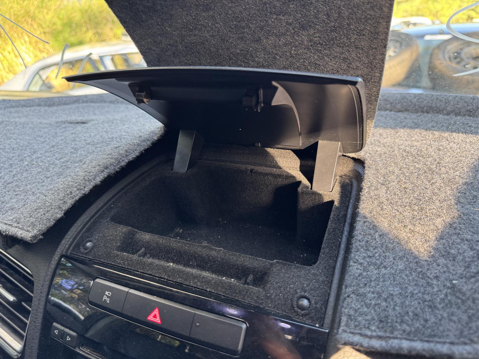 View VOLKSWAGEN TOUAREG 2012 5 Door Station Wagon Breaking