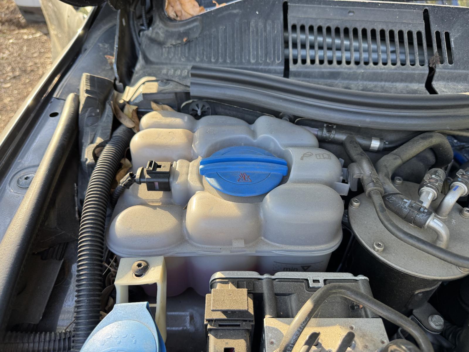 View VOLKSWAGEN TOUAREG 2012 5 Door Station Wagon Breaking
