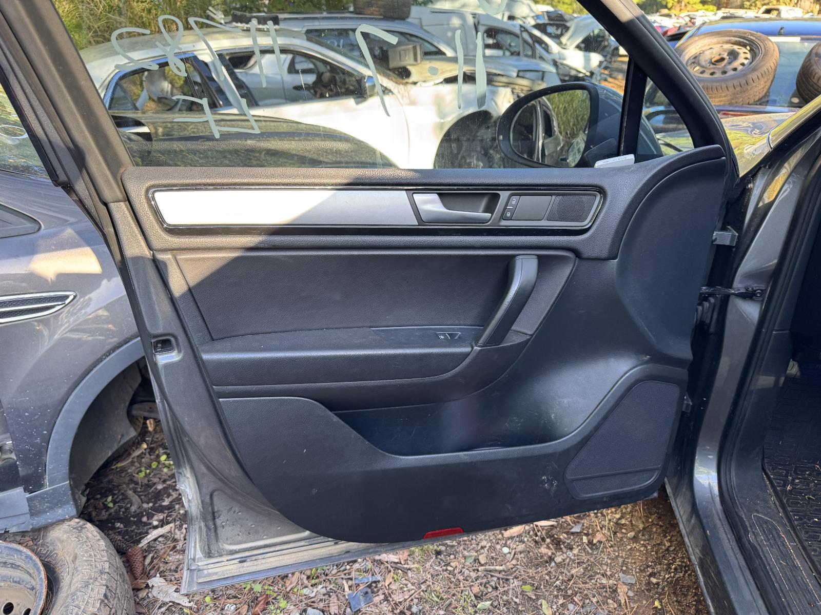 View VOLKSWAGEN TOUAREG 2012 5 Door Station Wagon Breaking