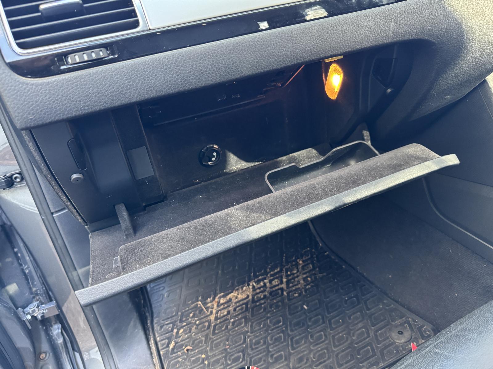 View VOLKSWAGEN TOUAREG 2012 5 Door Station Wagon Breaking