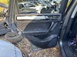 View VOLKSWAGEN TOUAREG 2012 5 Door Station Wagon Breaking