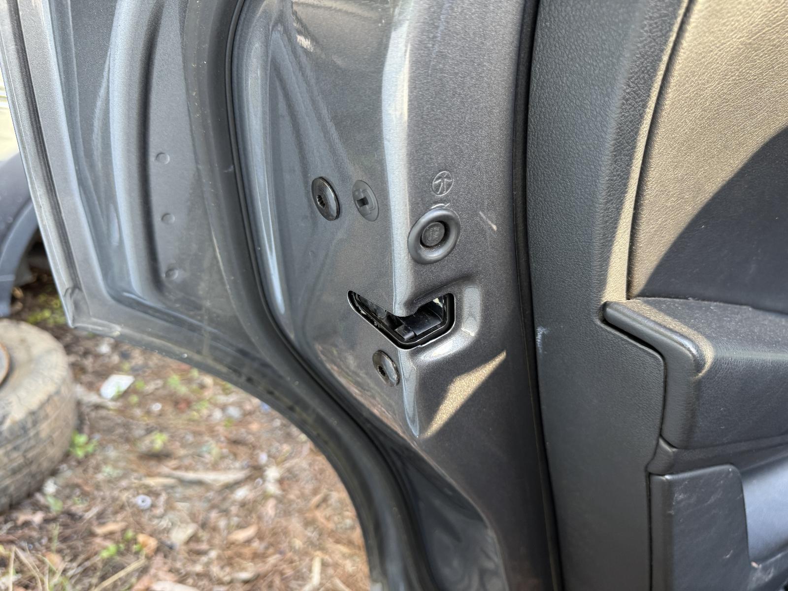 View VOLKSWAGEN TOUAREG 2012 5 Door Station Wagon Breaking