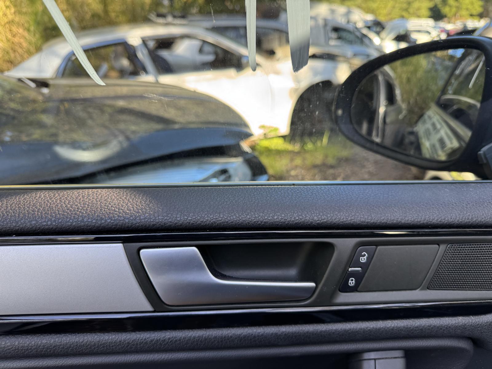 View VOLKSWAGEN TOUAREG 2012 5 Door Station Wagon Breaking