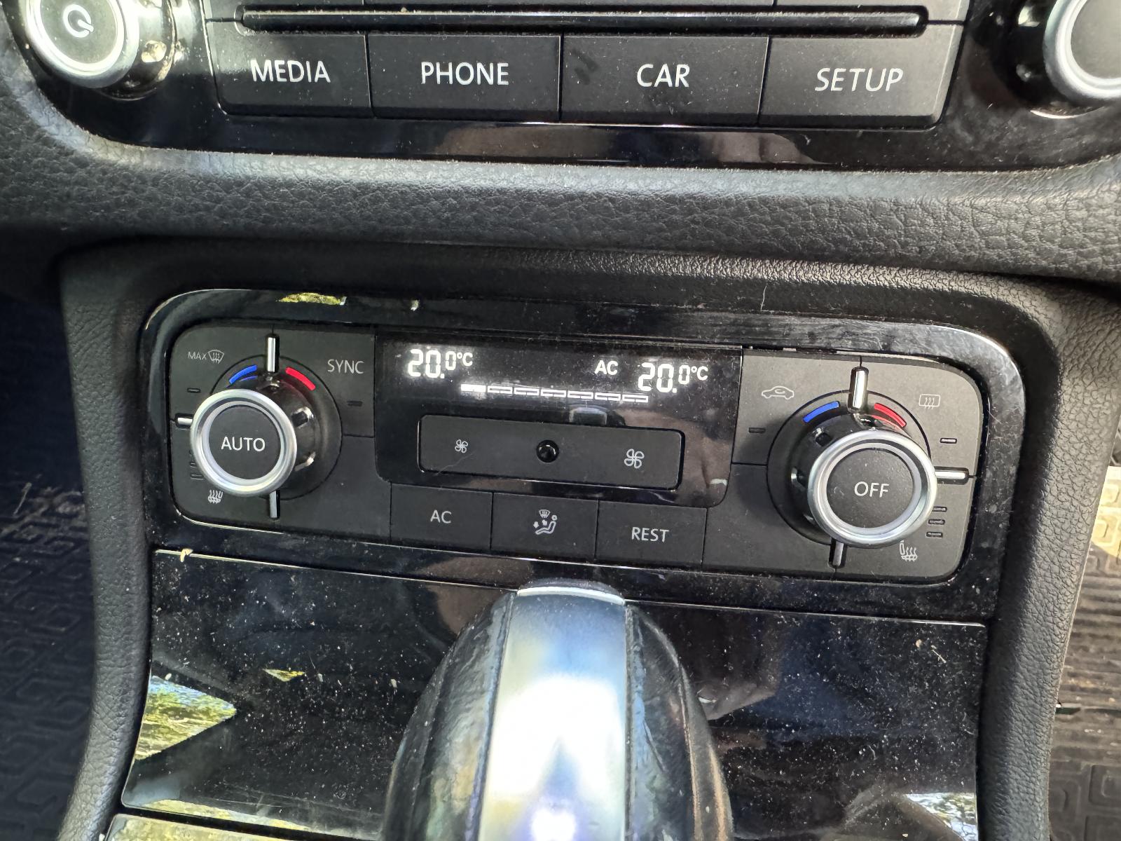 View VOLKSWAGEN TOUAREG 2012 5 Door Station Wagon Breaking