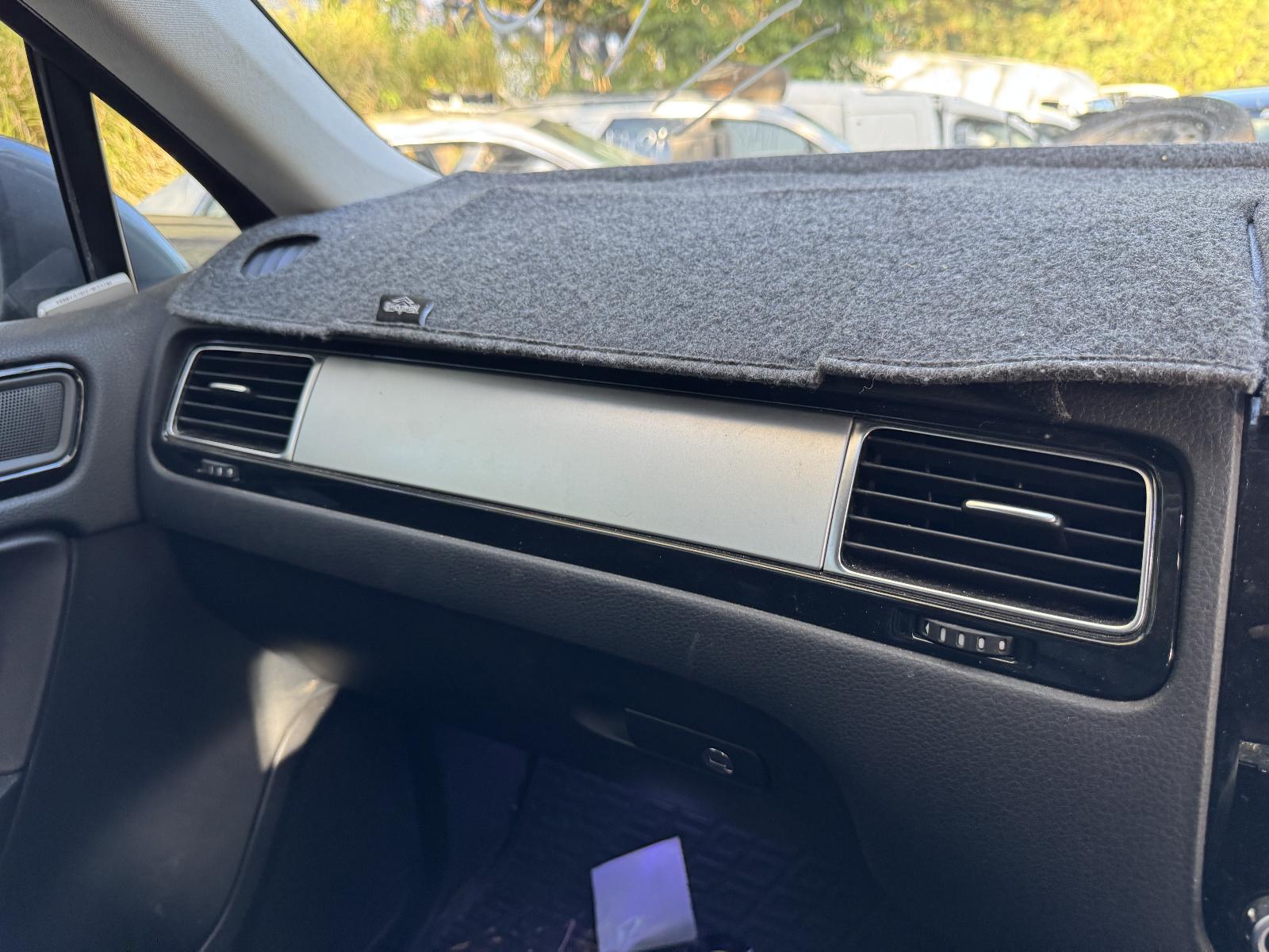 View VOLKSWAGEN TOUAREG 2012 5 Door Station Wagon Breaking