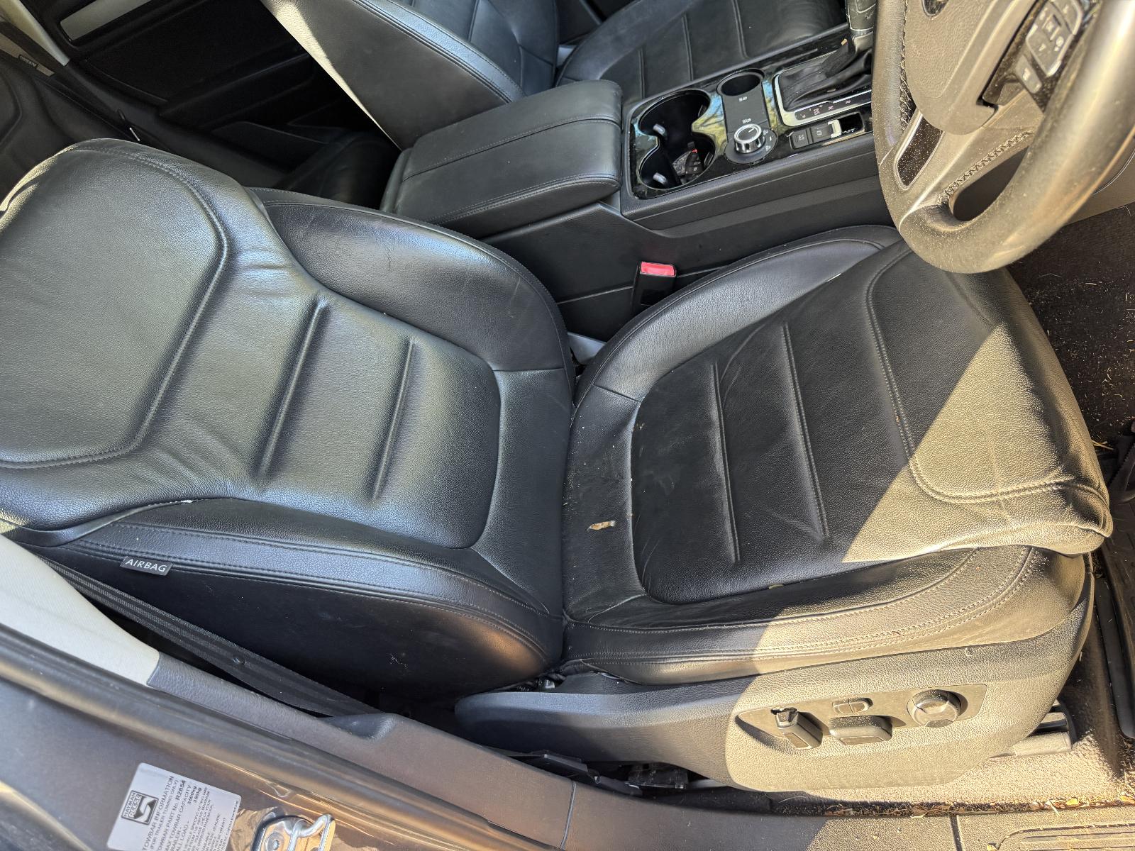 View VOLKSWAGEN TOUAREG 2012 5 Door Station Wagon Breaking