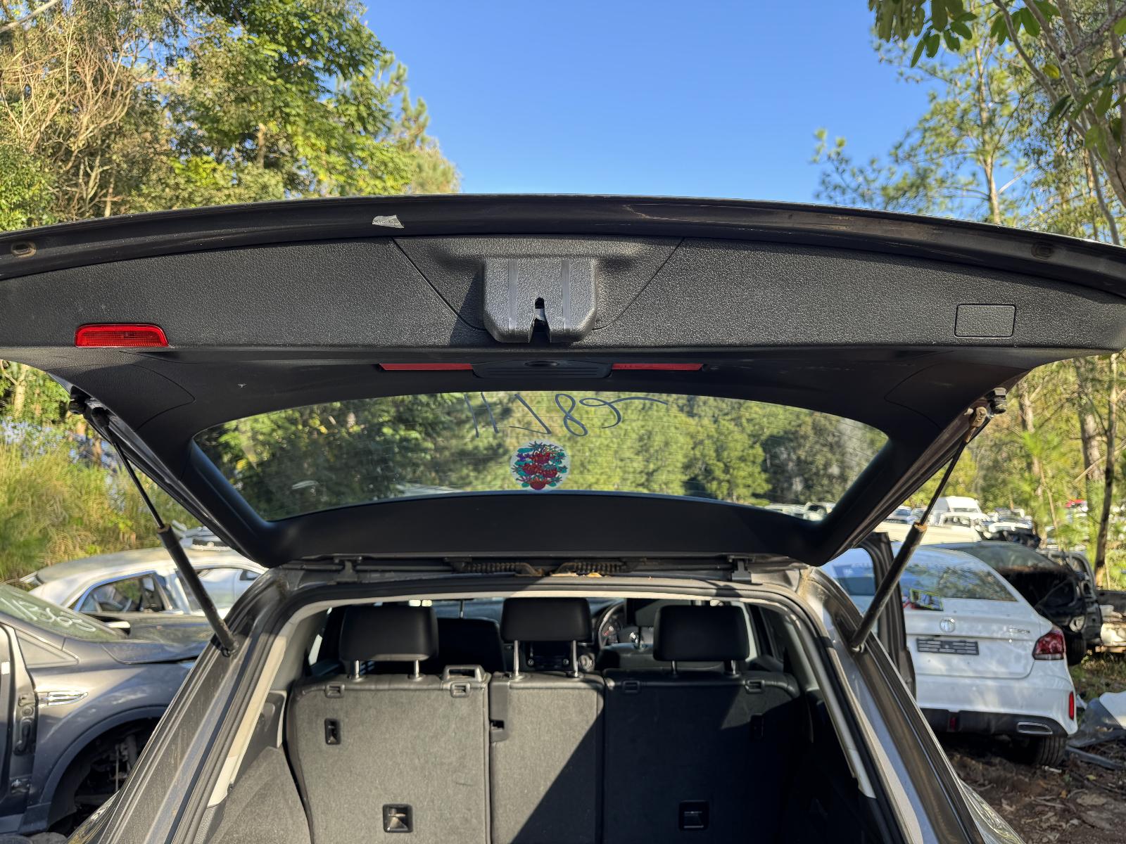 View VOLKSWAGEN TOUAREG 2012 5 Door Station Wagon Breaking