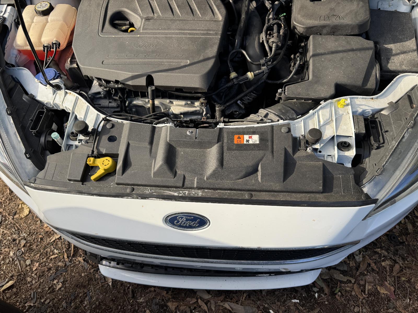View FORD FOCUS 2015 4 Door Hatchback Breaking