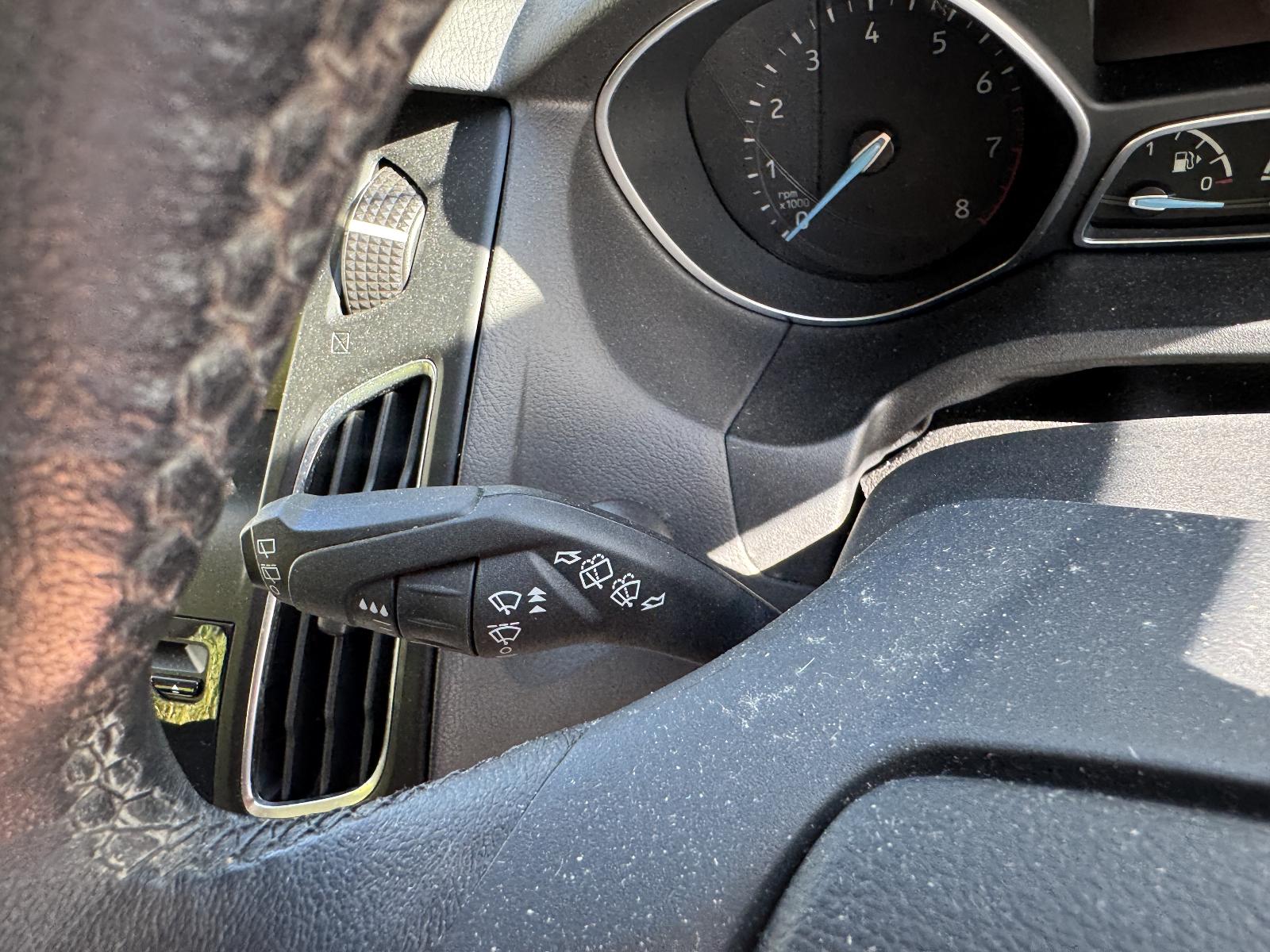 View FORD FOCUS 2015 4 Door Hatchback Breaking