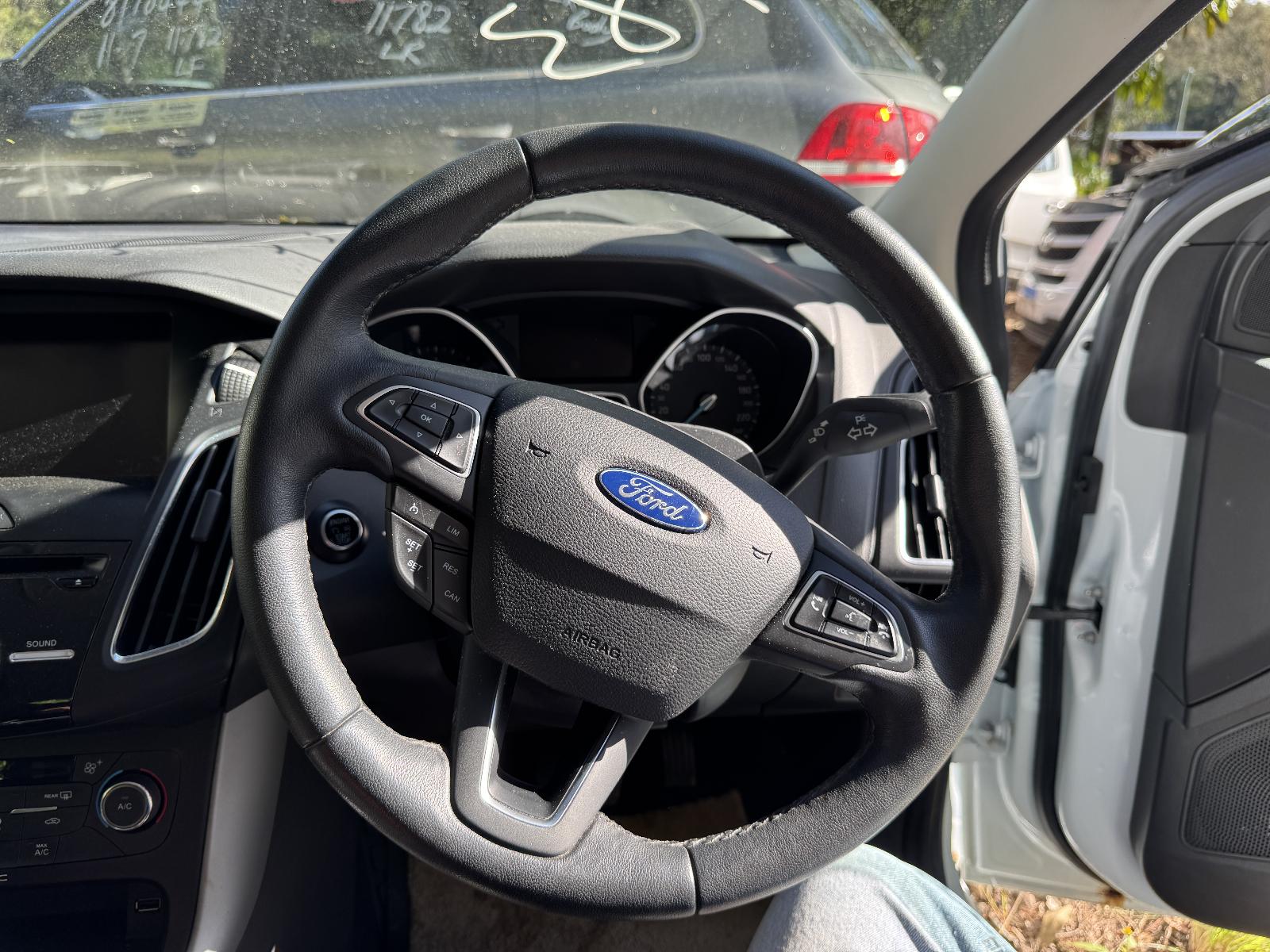 View FORD FOCUS 2015 4 Door Hatchback Breaking