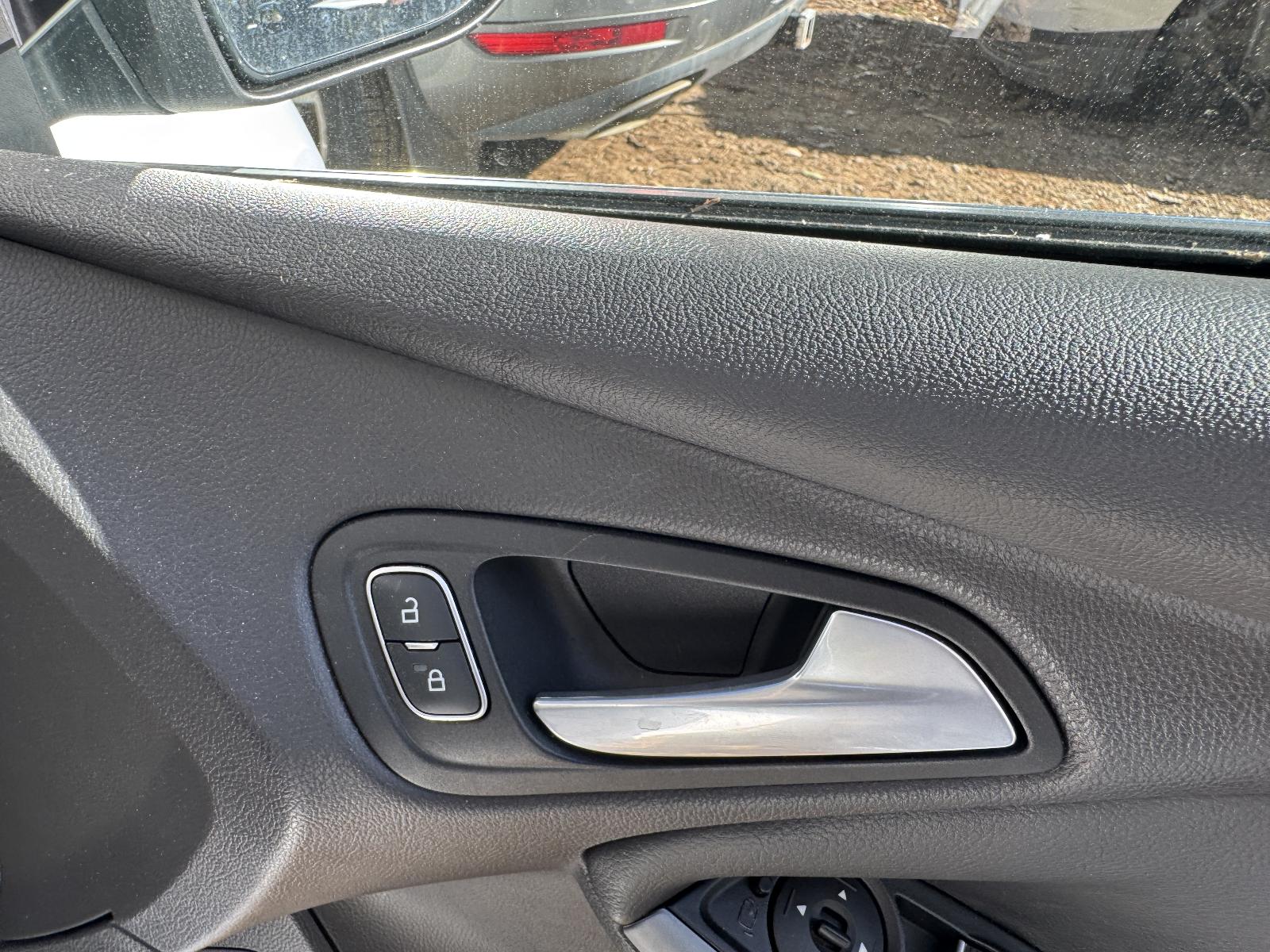 View FORD FOCUS 2015 4 Door Hatchback Breaking