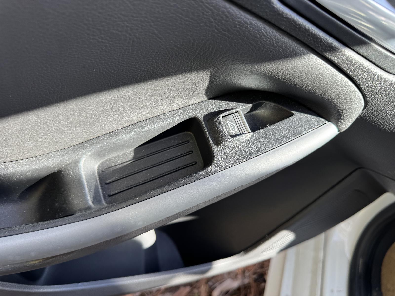 View FORD FOCUS 2015 4 Door Hatchback Breaking