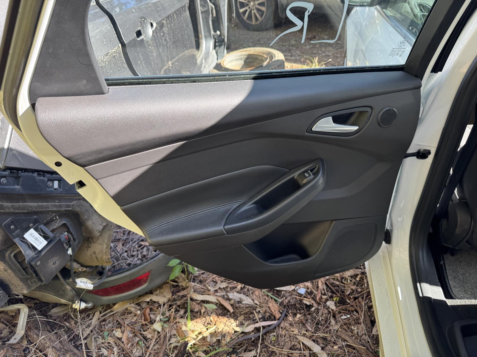 View FORD FOCUS 2015 4 Door Hatchback Breaking