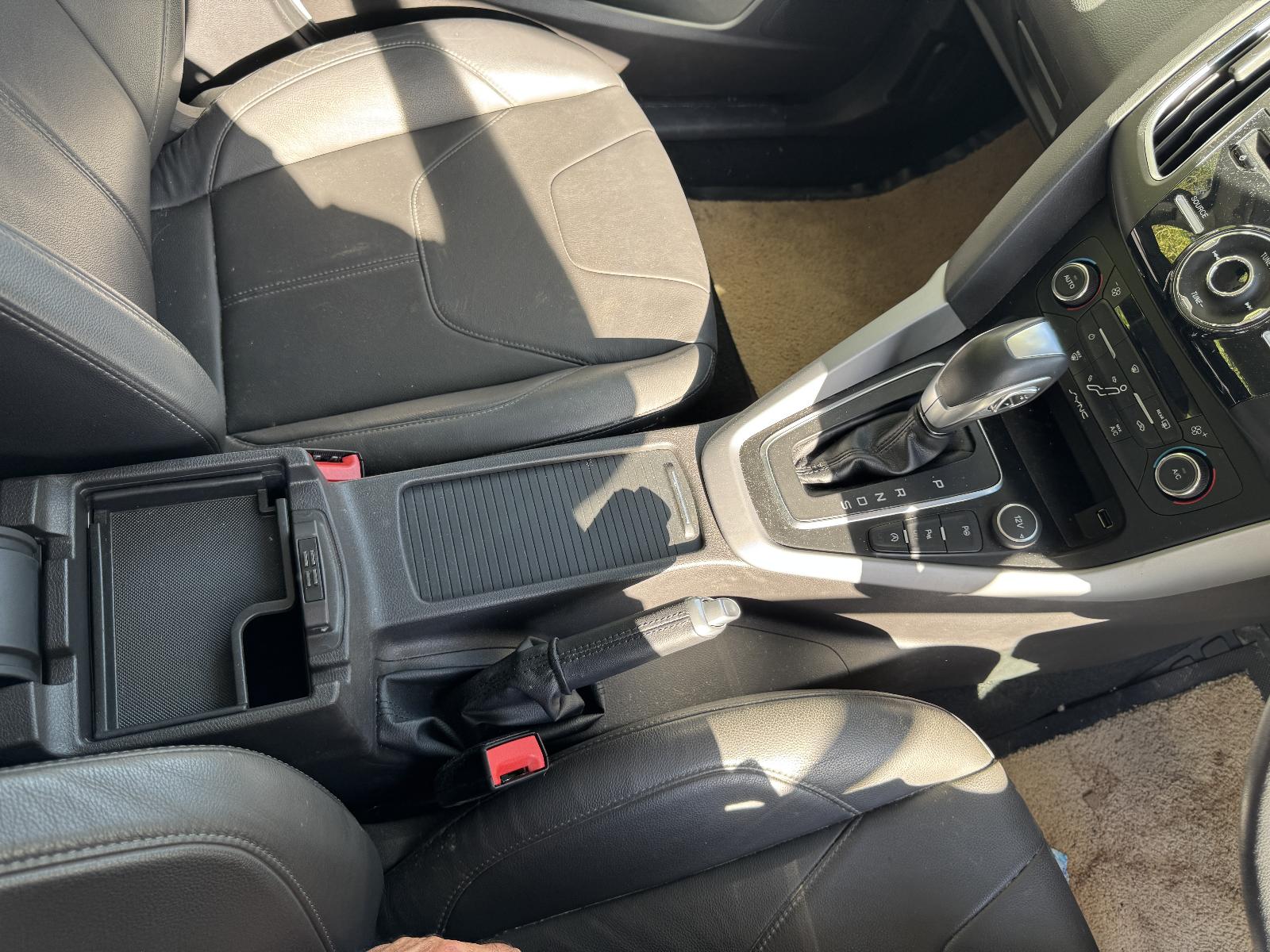 View FORD FOCUS 2015 4 Door Hatchback Breaking