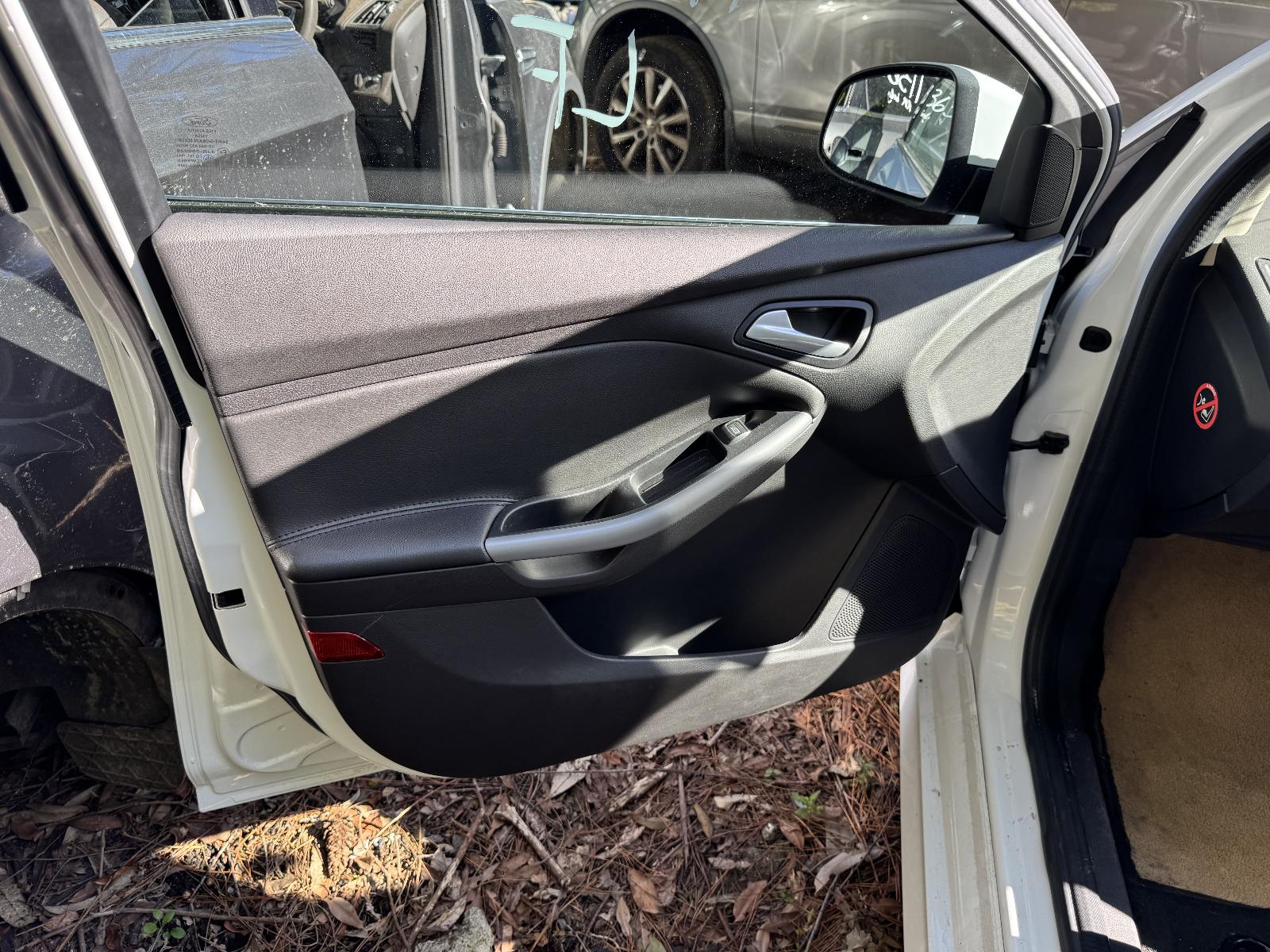 View FORD FOCUS 2015 4 Door Hatchback Breaking